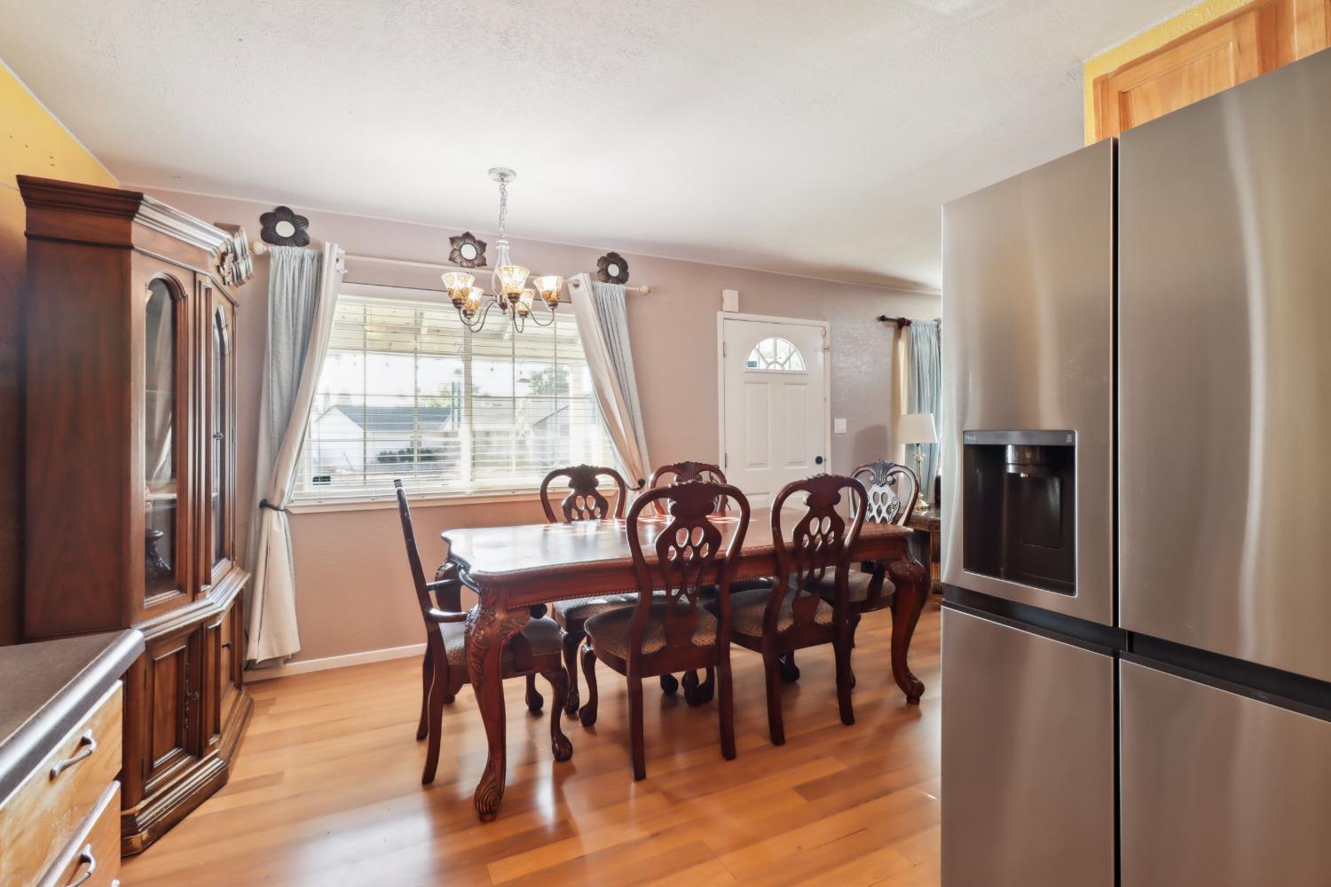 Detail Gallery Image 11 of 37 For 1724 Belt Way, Sacramento,  CA 95832 - 4 Beds | 2 Baths