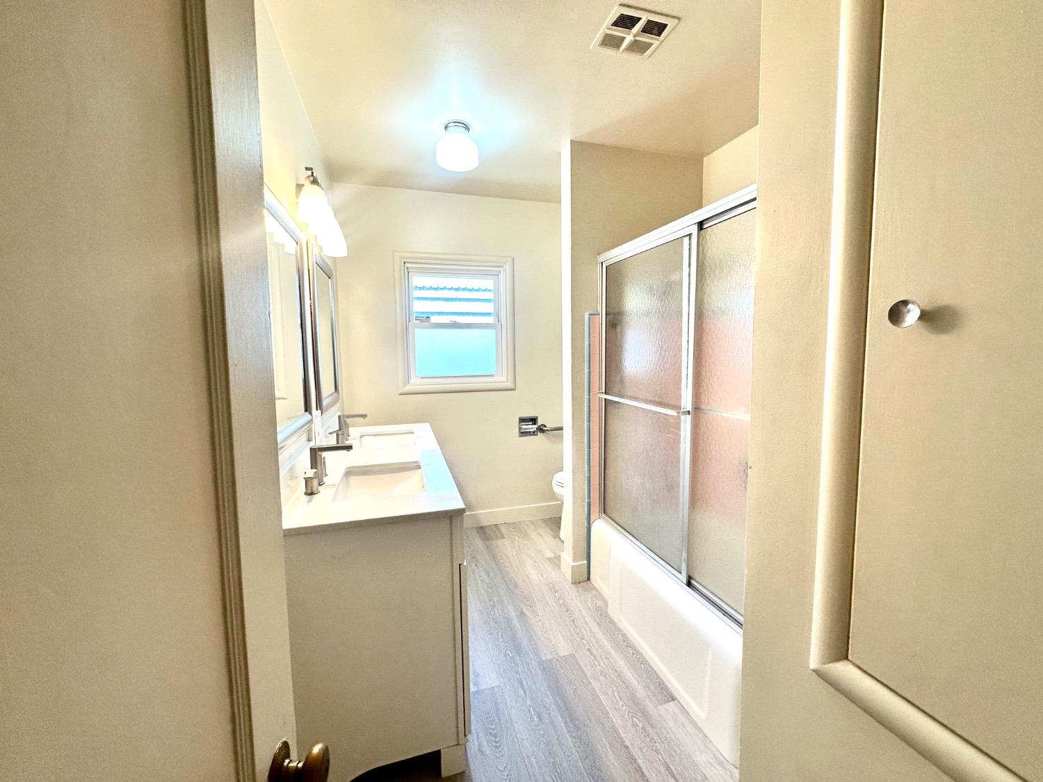 Detail Gallery Image 18 of 29 For 1112 S Country Club Blvd, Stockton,  CA 95204 - 3 Beds | 2 Baths