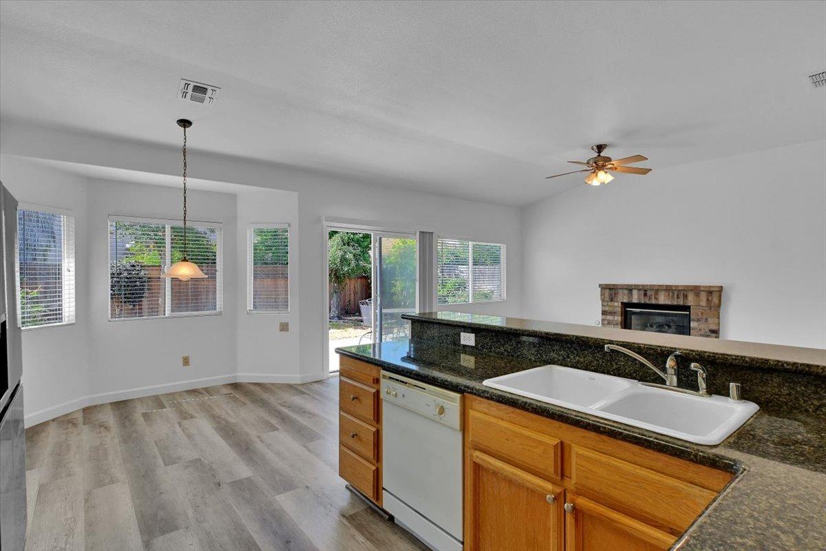 Detail Gallery Image 12 of 46 For 9668 Harvest View Way, Sacramento,  CA 95827 - 3 Beds | 2 Baths