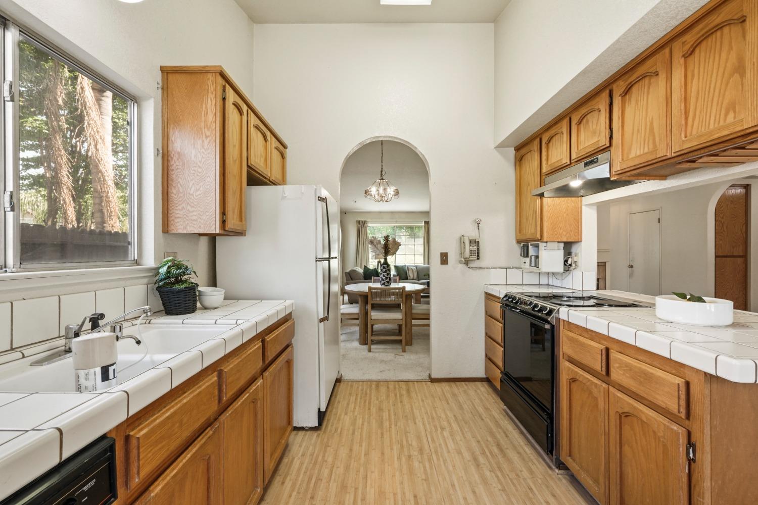 Detail Gallery Image 18 of 38 For 8329 Honeycomb Way, Sacramento,  CA 95828 - 3 Beds | 2 Baths