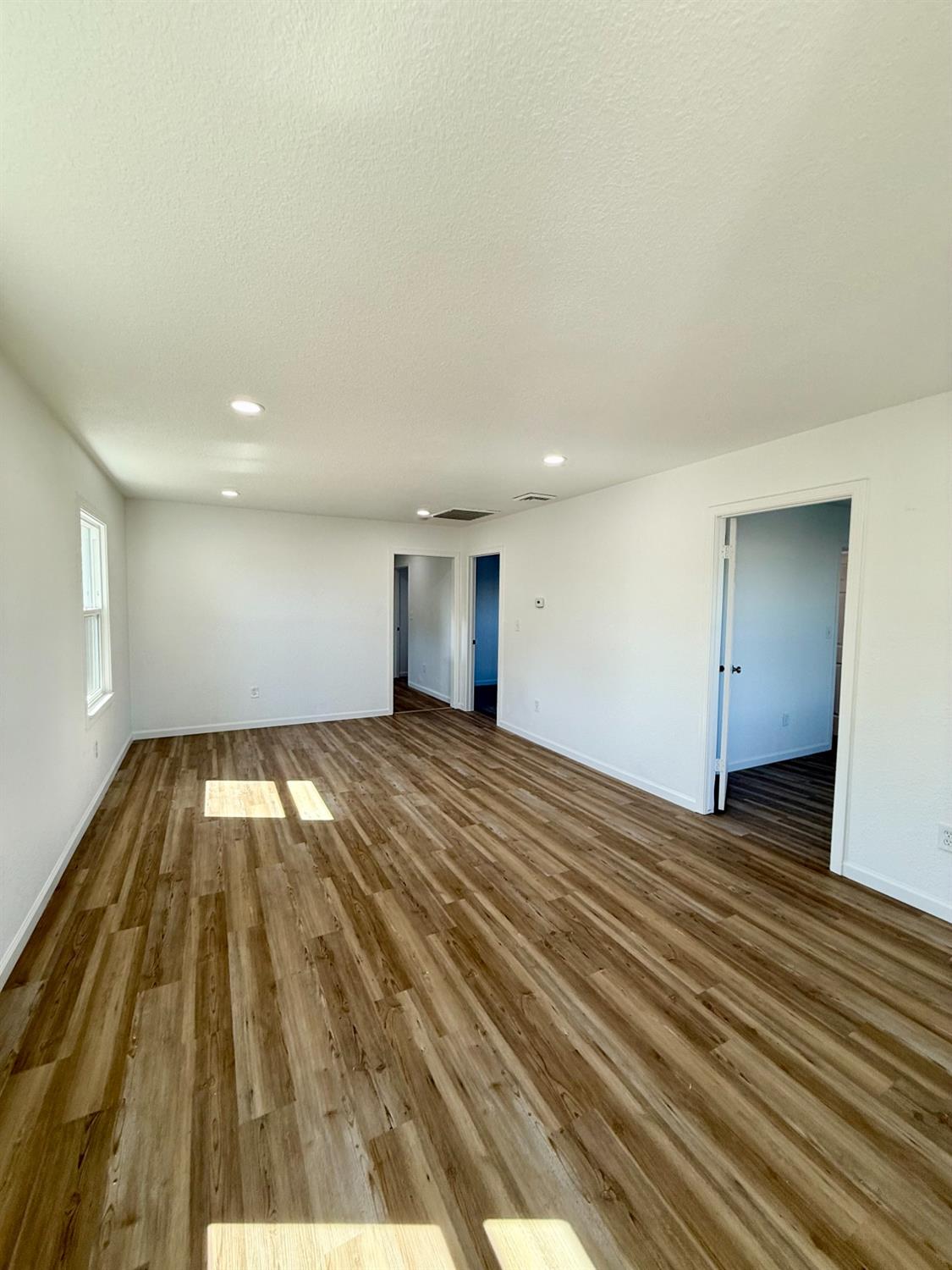 Detail Gallery Image 2 of 14 For 3319 Waterloo Rd, Stockton,  CA 95205 - 2 Beds | 2 Baths