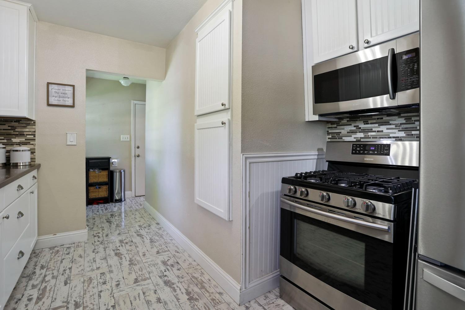 Detail Gallery Image 21 of 41 For 1120 W Oak St, Lodi,  CA 95240 - 3 Beds | 2 Baths