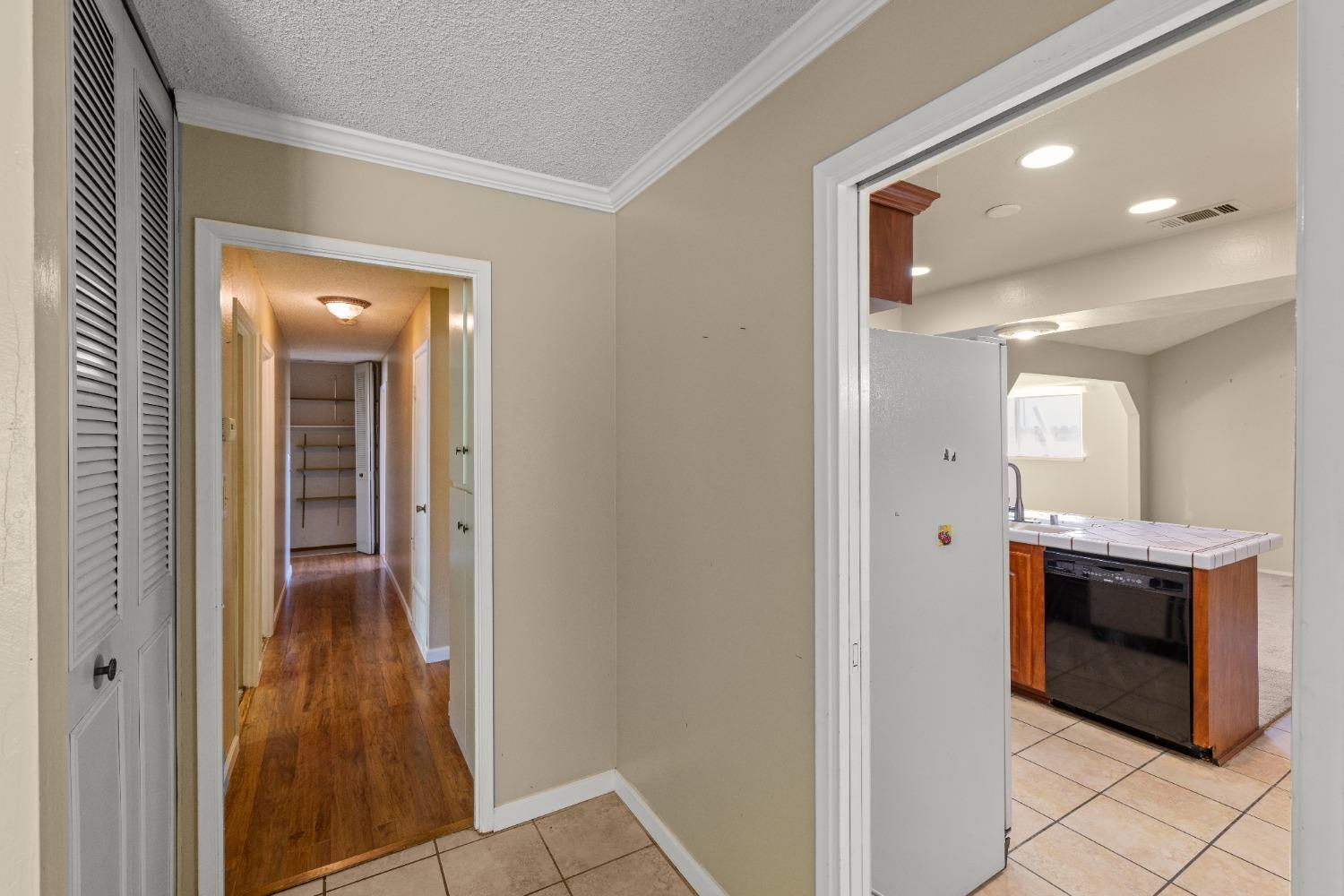 Detail Gallery Image 10 of 28 For 4246 Galbrath Dr, North Highlands,  CA 95660 - 4 Beds | 2 Baths
