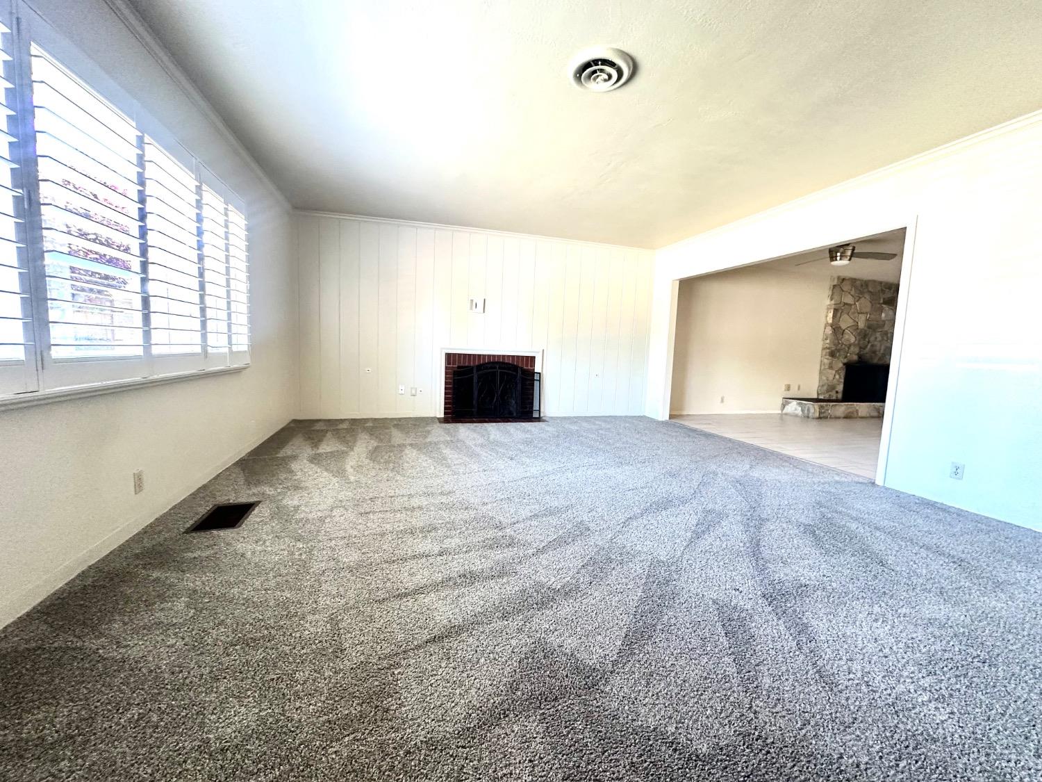 Detail Gallery Image 13 of 29 For 1112 S Country Club Blvd, Stockton,  CA 95204 - 3 Beds | 2 Baths