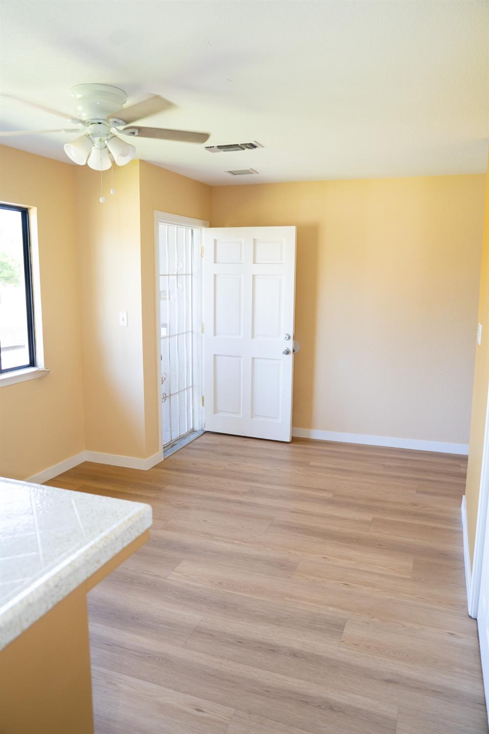 Detail Gallery Image 32 of 48 For 5100 Janell Way, Carmichael,  CA 95608 - 4 Beds | 4 Baths