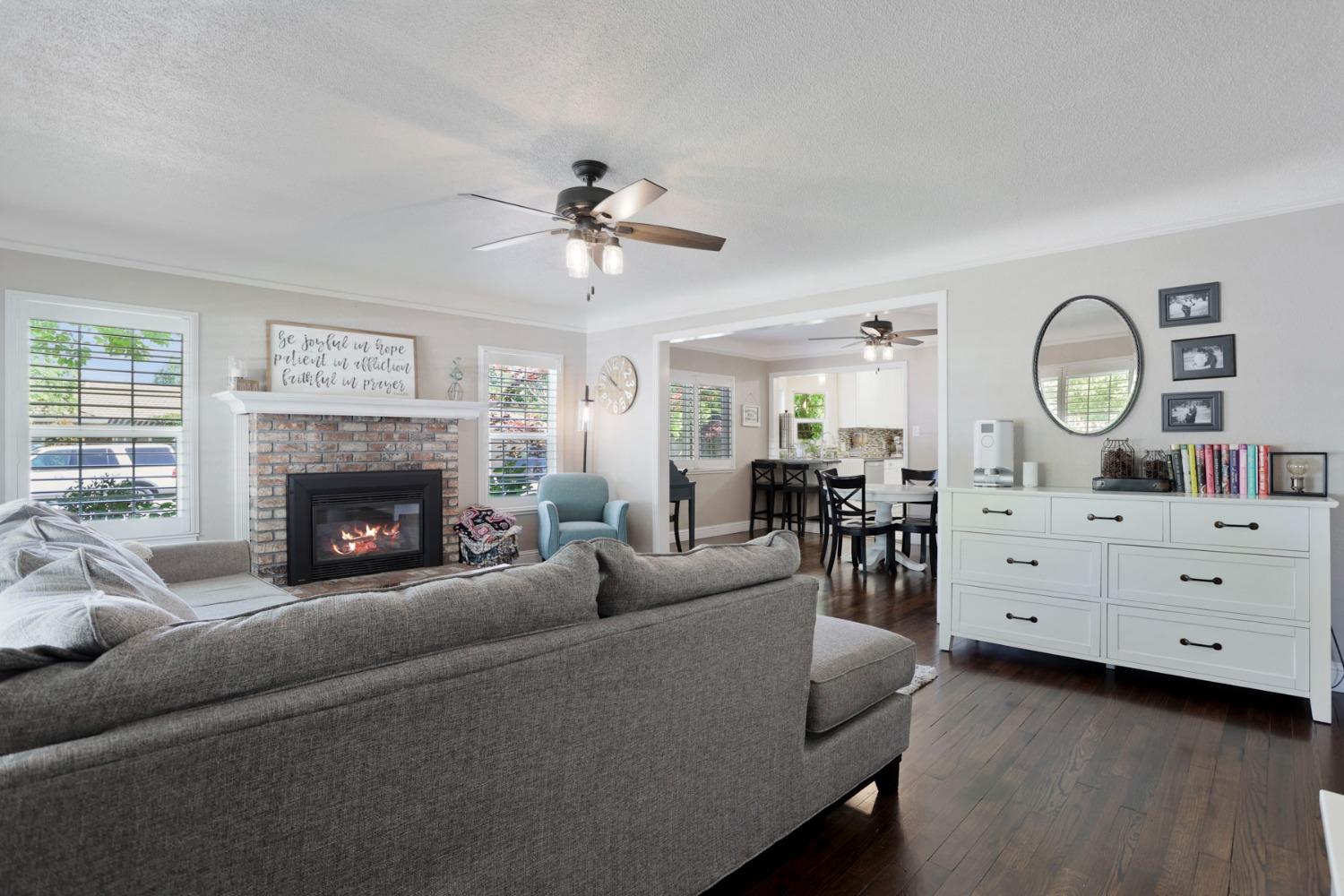 Detail Gallery Image 12 of 41 For 1120 W Oak St, Lodi,  CA 95240 - 3 Beds | 2 Baths