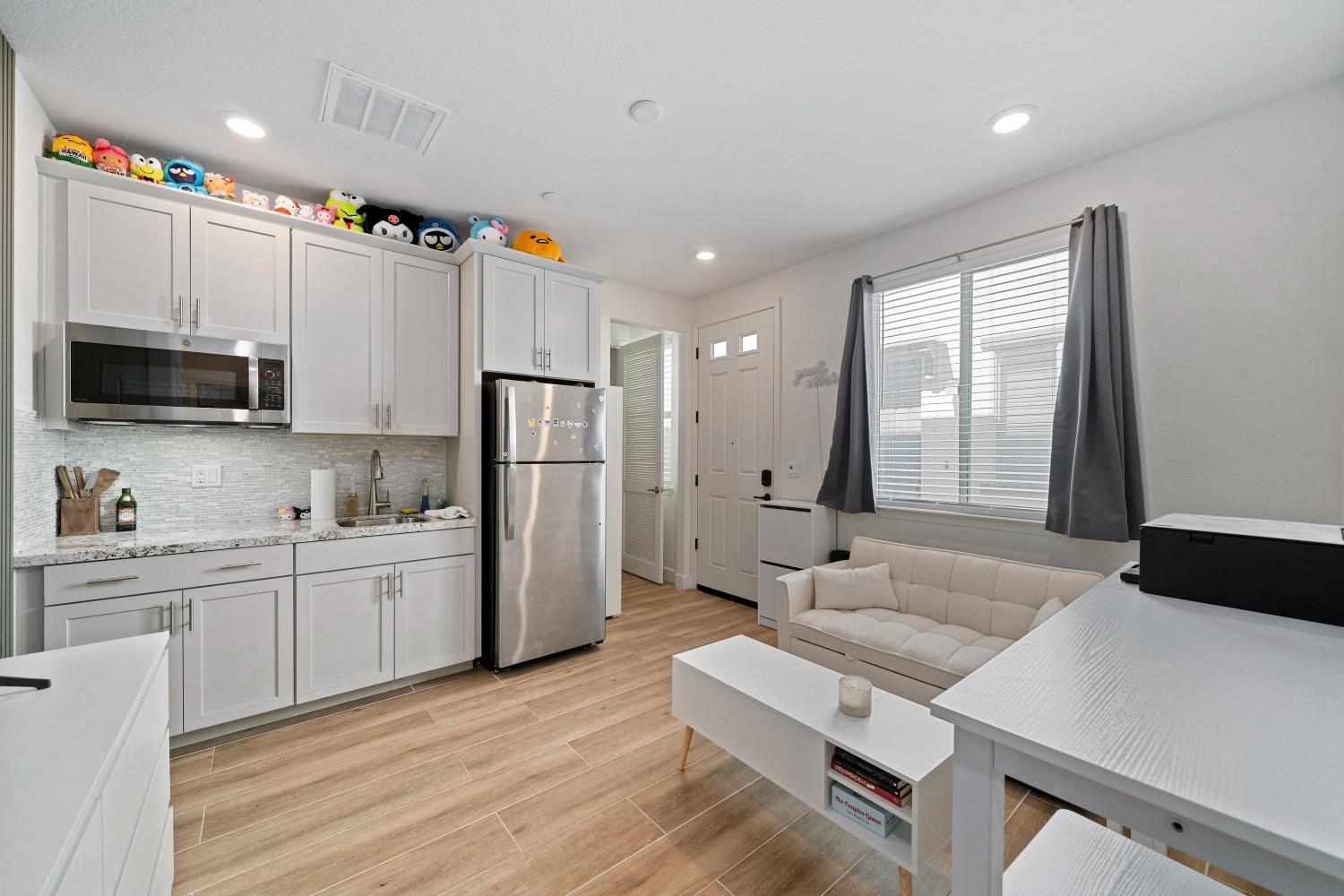Detail Gallery Image 40 of 48 For 9942 Summerton Cir, Elk Grove,  CA 95624 - 4 Beds | 3/1 Baths