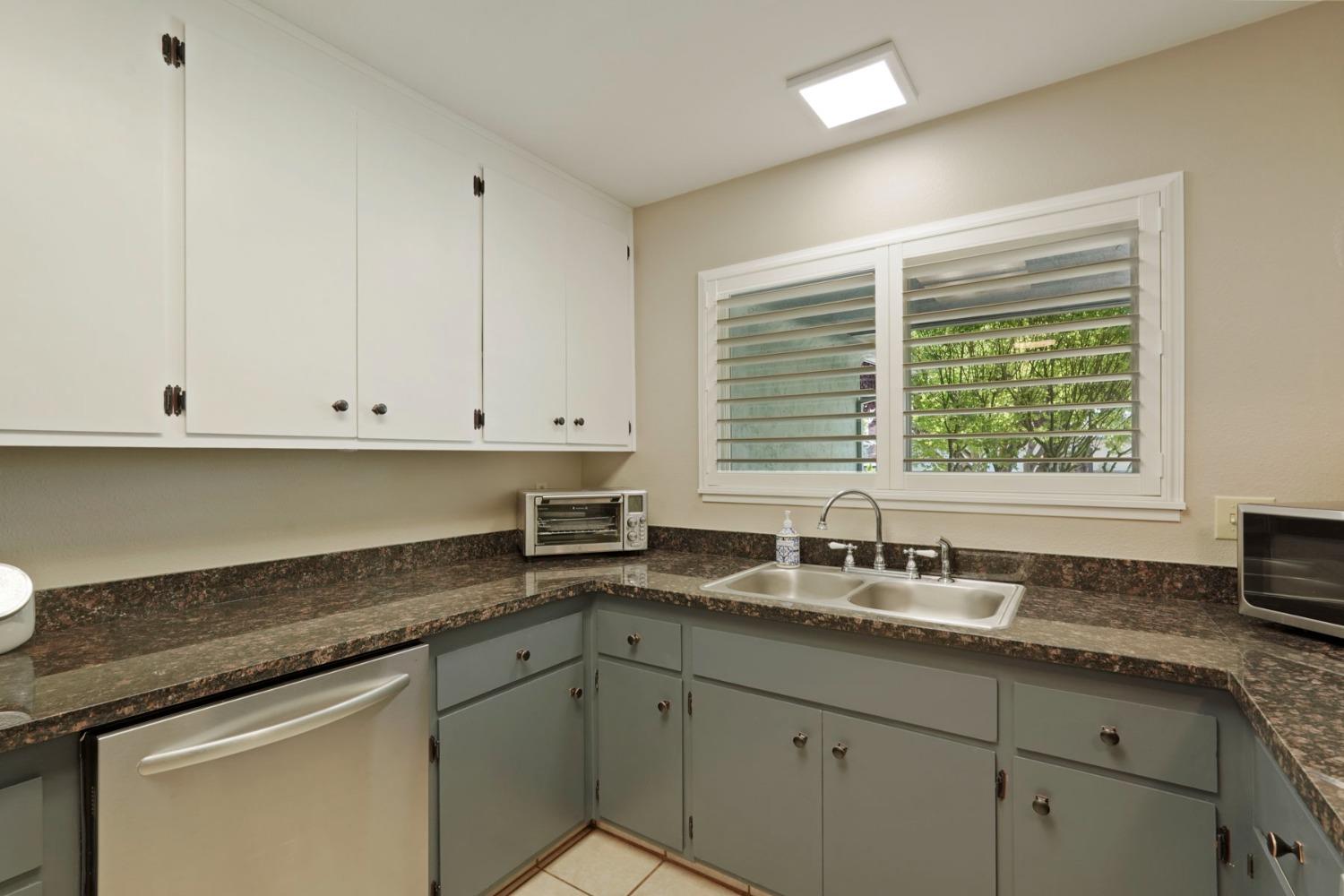 Detail Gallery Image 15 of 43 For 627 Tahoe Dr, Lodi,  CA 95242 - 3 Beds | 2 Baths