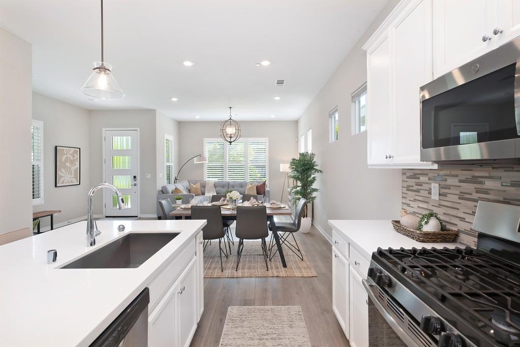 Detail Gallery Image 20 of 89 For 142 Fonseca St, Sacramento,  CA 95816 - 3 Beds | 3/1 Baths