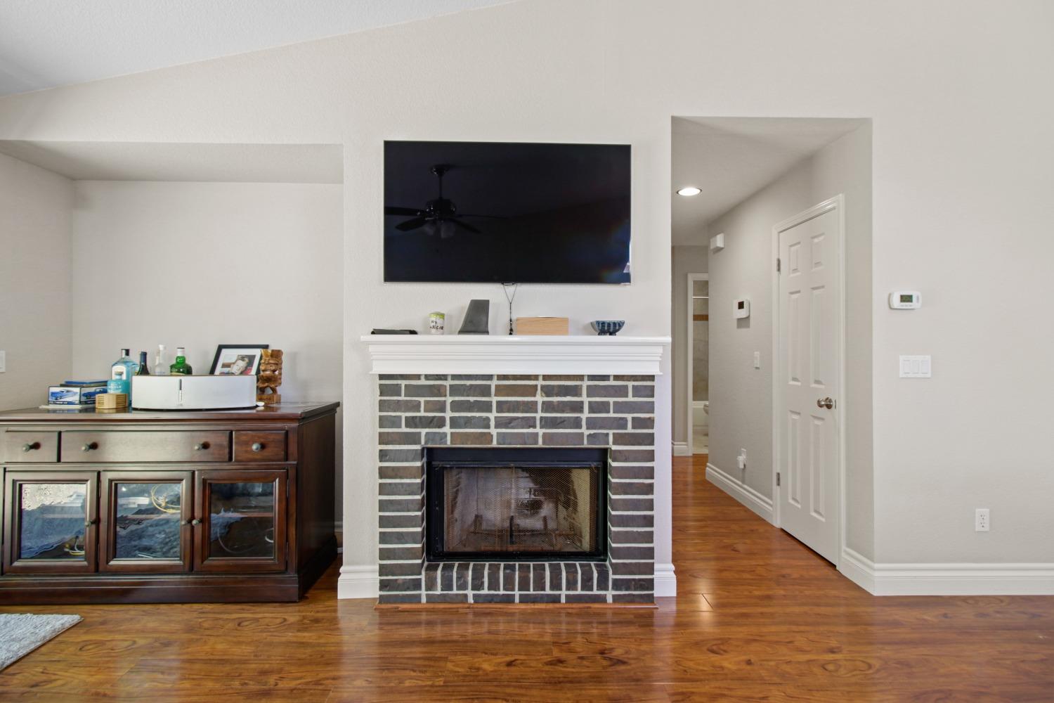 Detail Gallery Image 9 of 38 For 9527 Lake Park Ln, Elk Grove,  CA 95758 - 3 Beds | 2 Baths