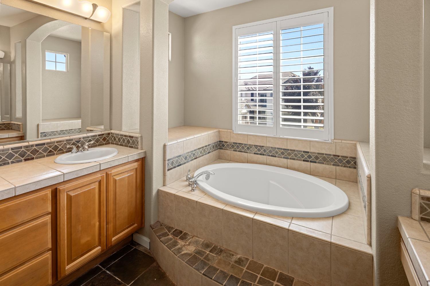 Detail Gallery Image 32 of 47 For 2566 Parkcrest Way, Roseville,  CA 95747 - 3 Beds | 2/1 Baths