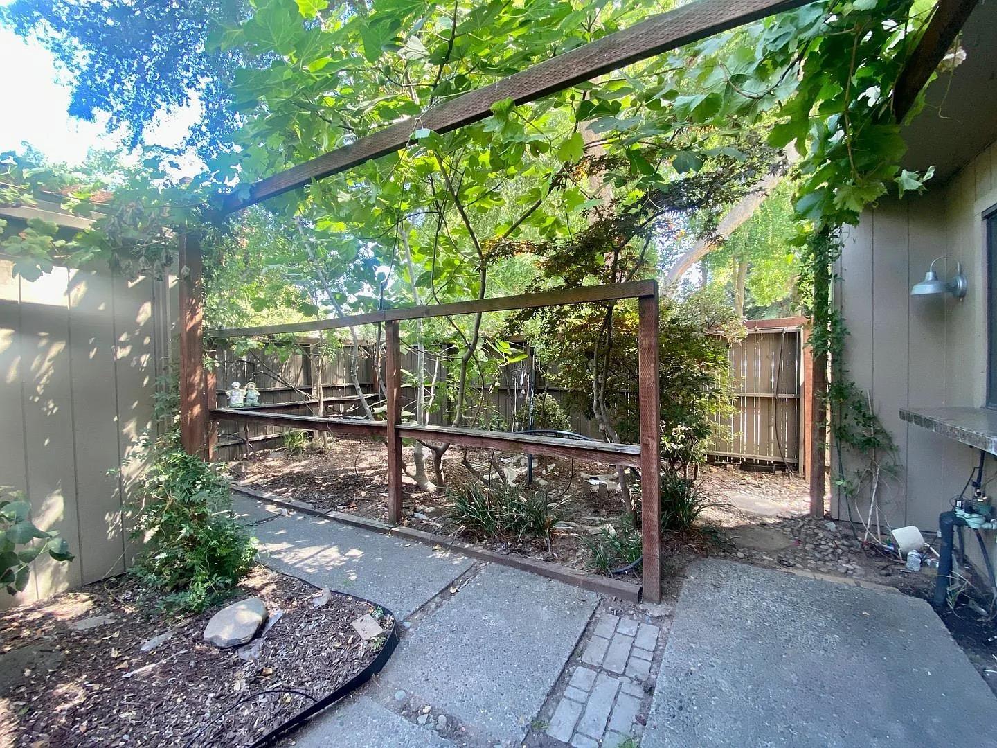 Detail Gallery Image 26 of 34 For 1129 Commons Dr, Sacramento,  CA 95825 - 3 Beds | 2/1 Baths