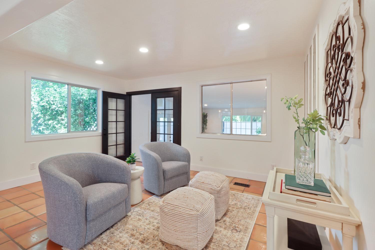Detail Gallery Image 14 of 98 For 2590 S River Rd, West Sacramento,  CA 95691 - 3 Beds | 2/1 Baths