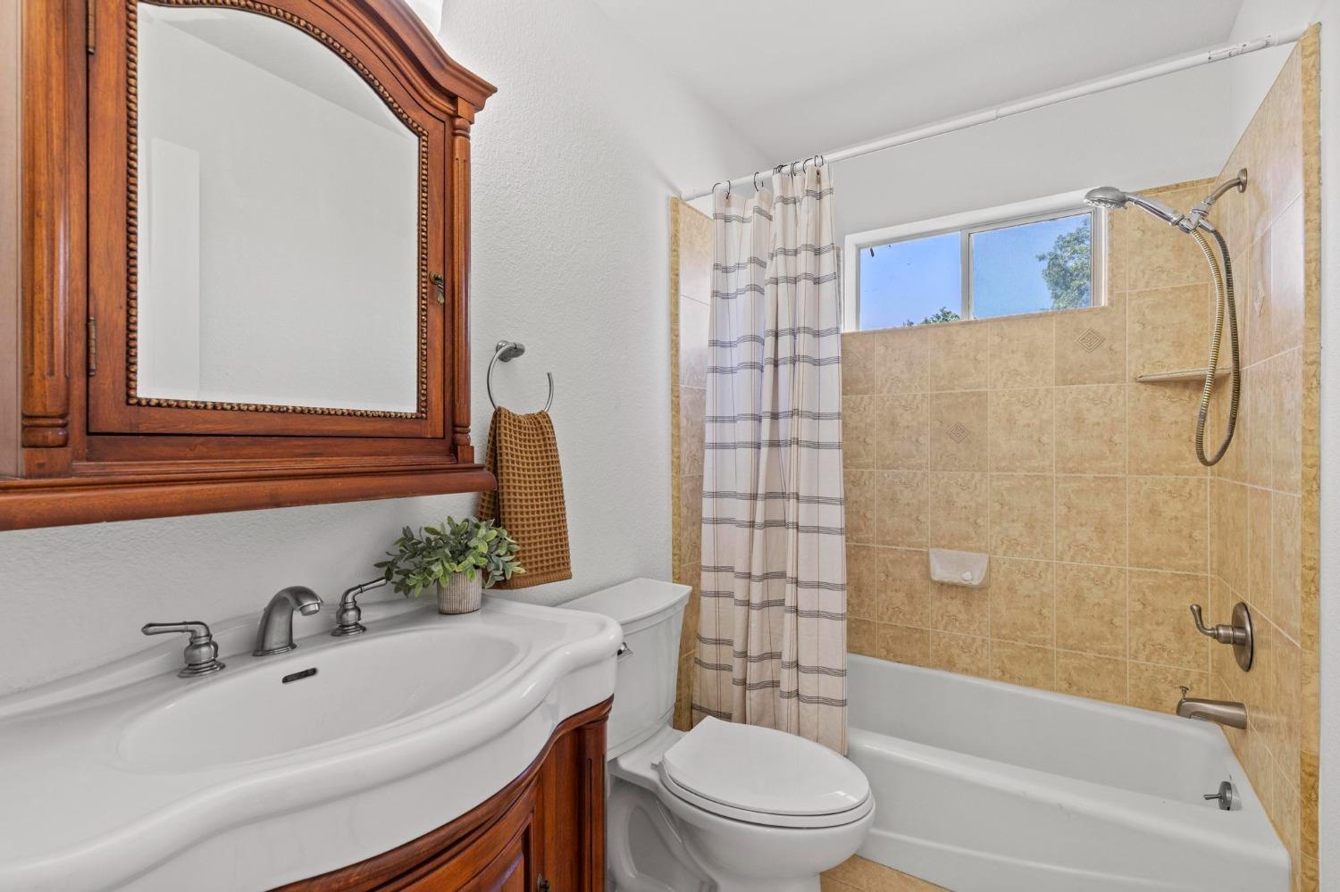 Detail Gallery Image 36 of 82 For 22160 Winchester Way, Colfax,  CA 95713 - 5 Beds | 3/2 Baths