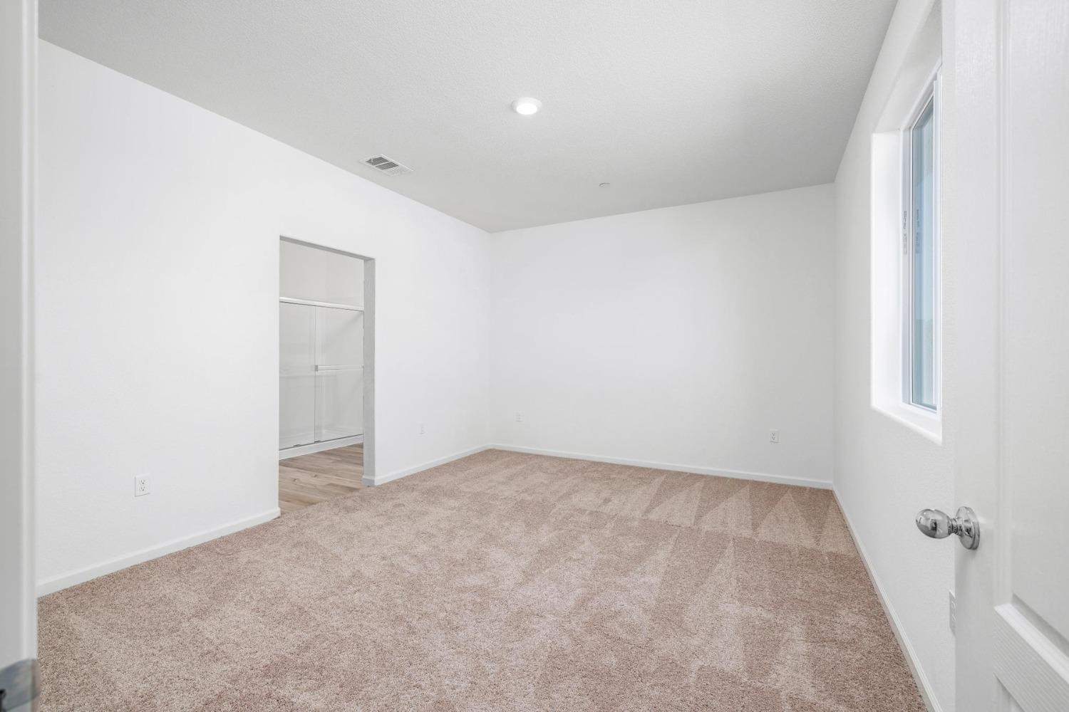 Detail Gallery Image 8 of 15 For 2219 Nicklaus Dr, Linda,  CA 95901 - 4 Beds | 2 Baths