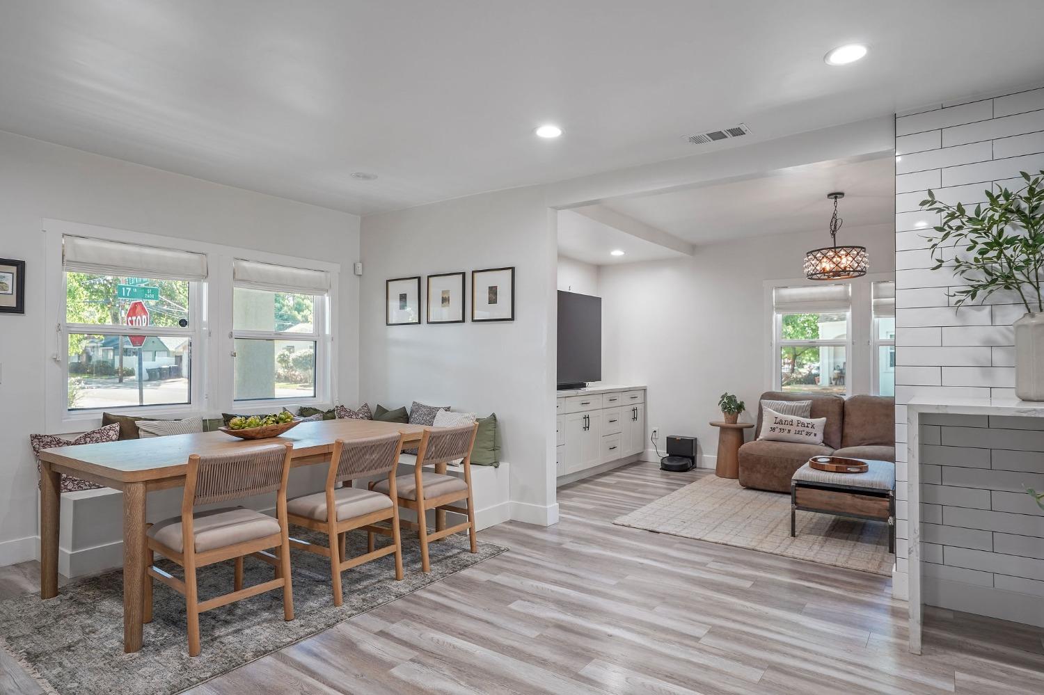 Detail Gallery Image 5 of 27 For 2640 17th St, Sacramento,  CA 95818 - 2 Beds | 2 Baths