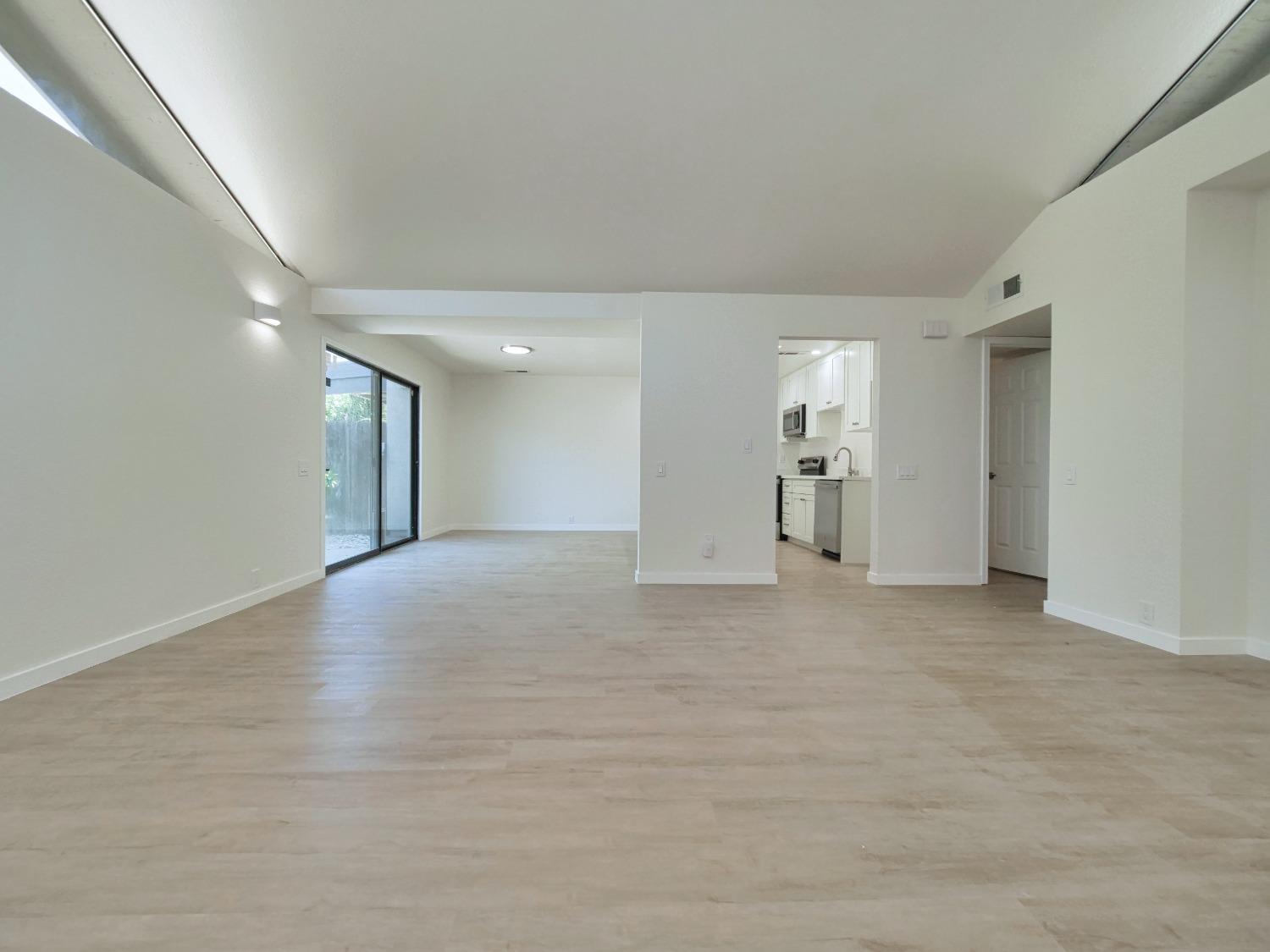 Detail Gallery Image 17 of 52 For 14 Blue Heron Ct, Sacramento,  CA 95833 - 2 Beds | 2 Baths