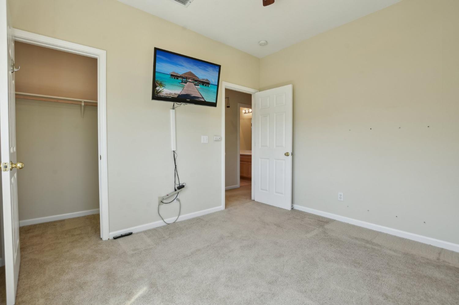Detail Gallery Image 11 of 37 For 9424 Cristo Way, Elk Grove,  CA 95758 - 5 Beds | 3/1 Baths