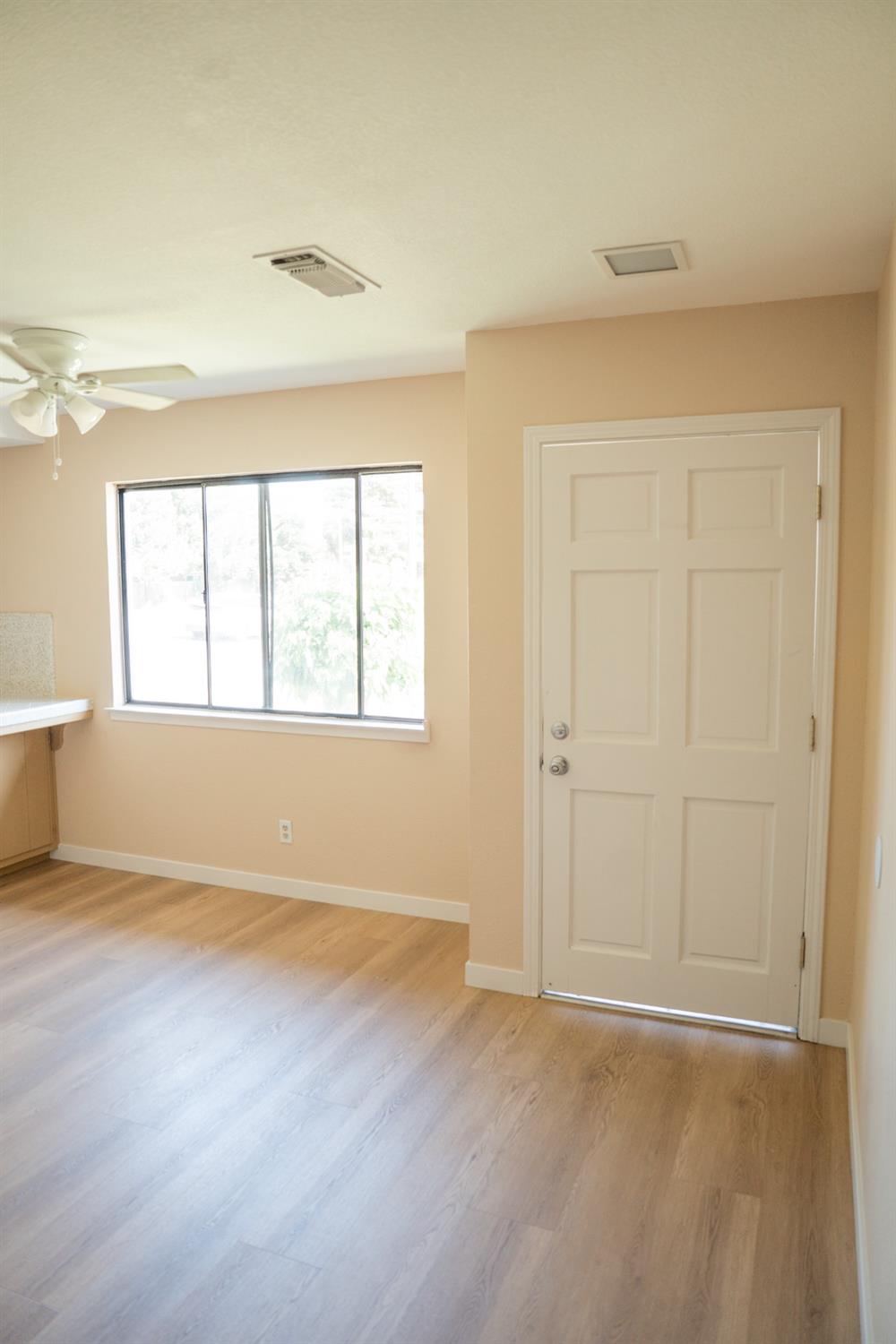 Detail Gallery Image 6 of 48 For 5100 Janell Way, Carmichael,  CA 95608 - 4 Beds | 4 Baths