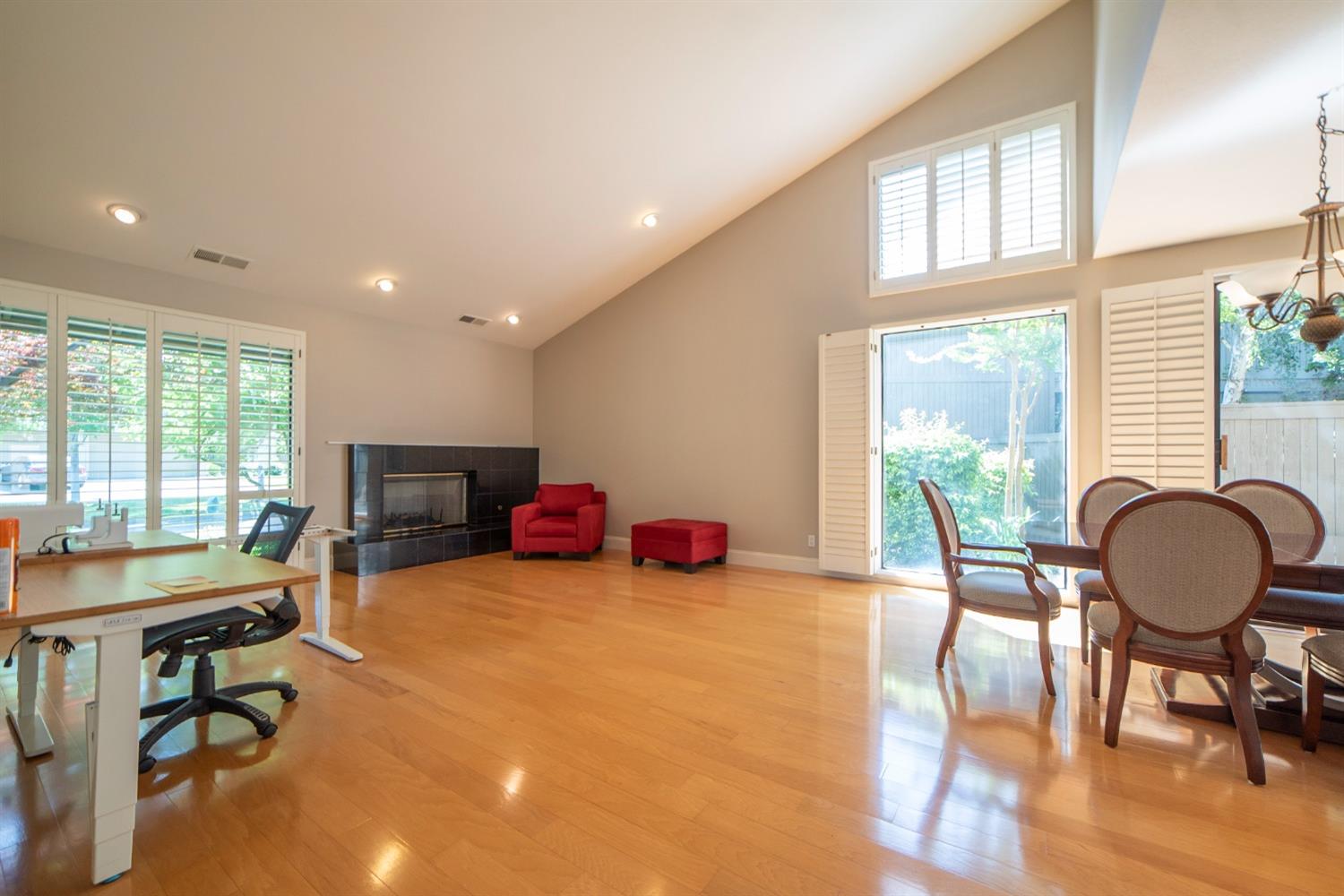 Detail Gallery Image 16 of 94 For 11457 Huntington Village Ln, Gold River,  CA 95670 - 4 Beds | 4/2 Baths