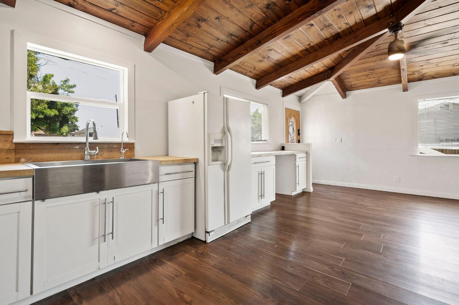 Detail Gallery Image 5 of 39 For 899 Bromley Ave, Yuba City,  CA 95993 - 3 Beds | 2 Baths