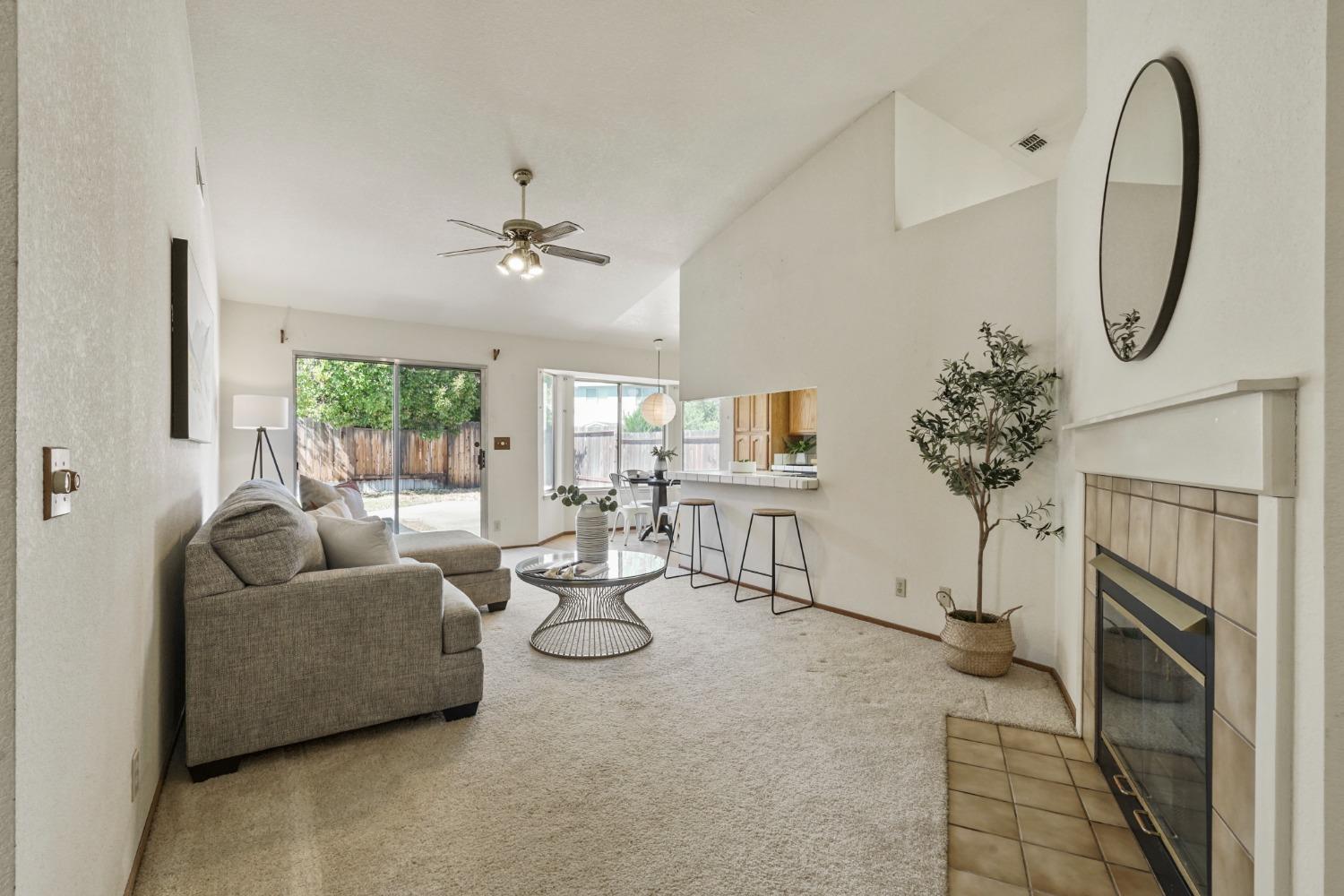 Detail Gallery Image 11 of 38 For 8329 Honeycomb Way, Sacramento,  CA 95828 - 3 Beds | 2 Baths