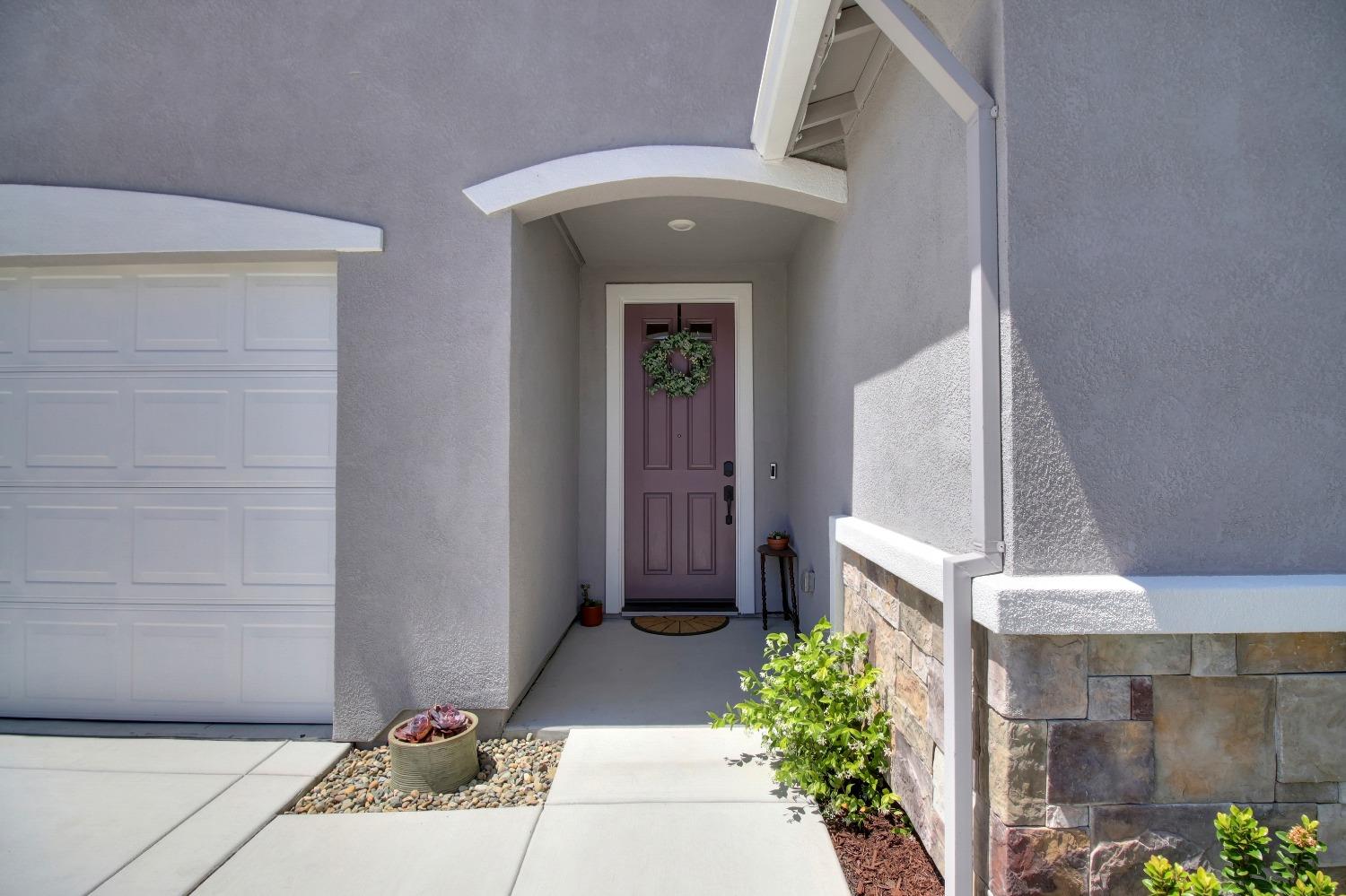 Detail Gallery Image 3 of 54 For 5480 Fandango Loop, Roseville,  CA 95747 - 4 Beds | 2/1 Baths