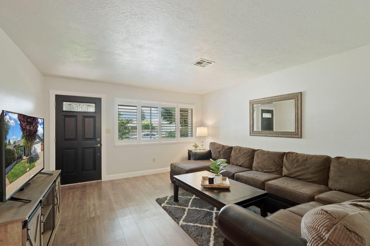 Detail Gallery Image 10 of 43 For 627 Tahoe Dr, Lodi,  CA 95242 - 3 Beds | 2 Baths