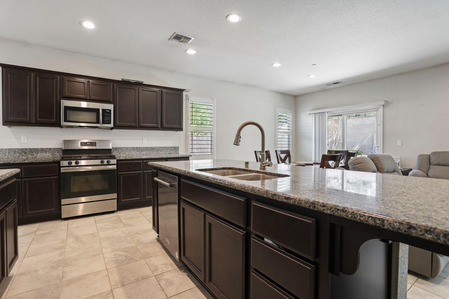 Detail Gallery Image 22 of 41 For 13311 Fountain Dr, Waterford,  CA 95386 - 3 Beds | 2 Baths