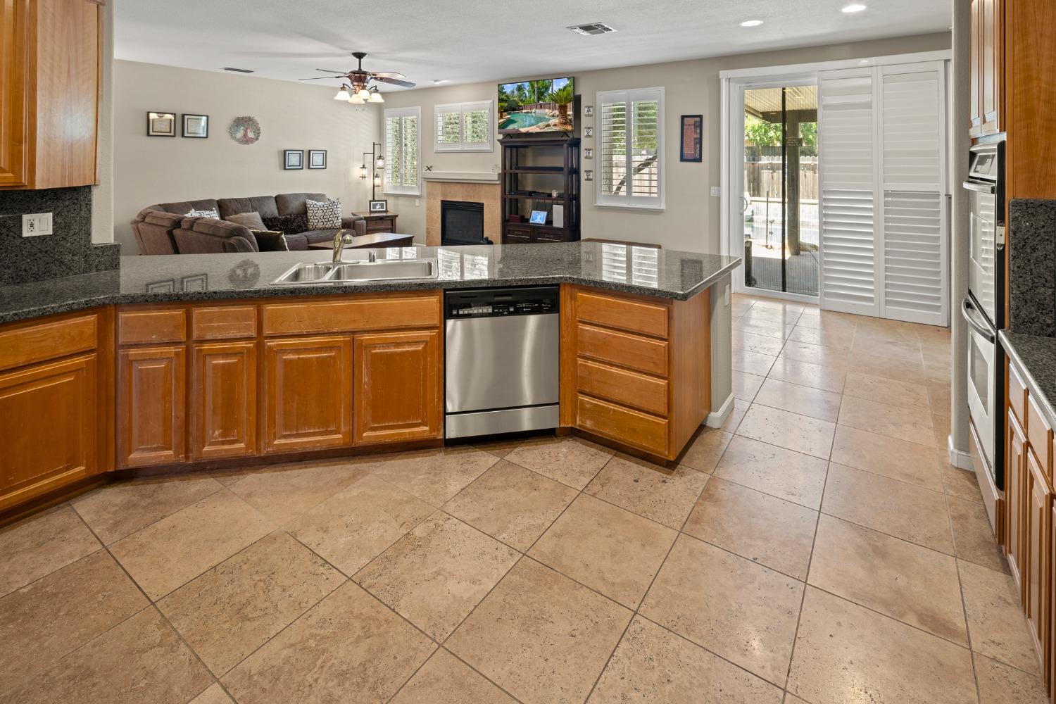 Detail Gallery Image 18 of 47 For 2566 Parkcrest Way, Roseville,  CA 95747 - 3 Beds | 2/1 Baths