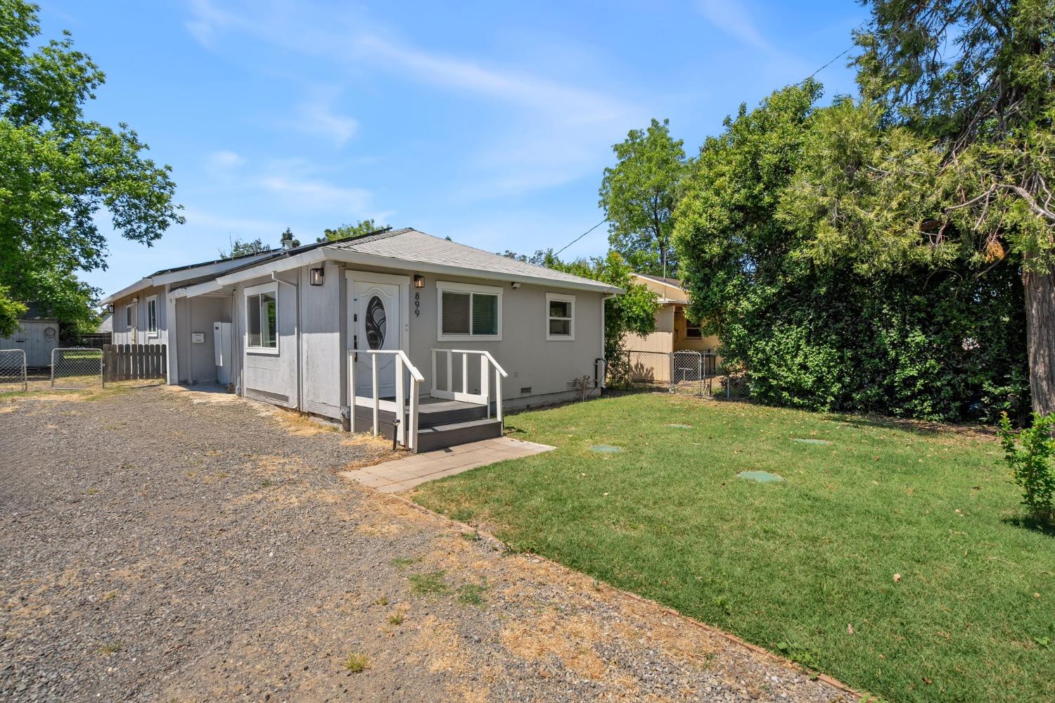 Detail Gallery Image 1 of 39 For 899 Bromley Ave, Yuba City,  CA 95993 - 3 Beds | 2 Baths
