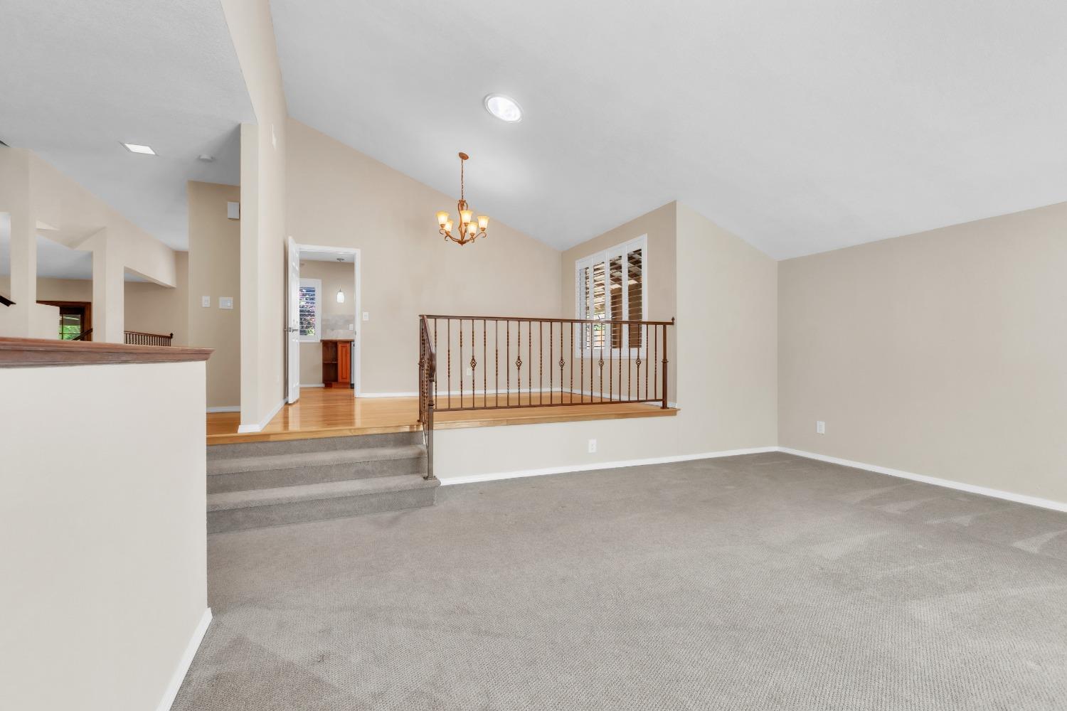 Detail Gallery Image 4 of 34 For 51 Angel Island Circle, Sacramento,  CA 95831 - 4 Beds | 2/1 Baths