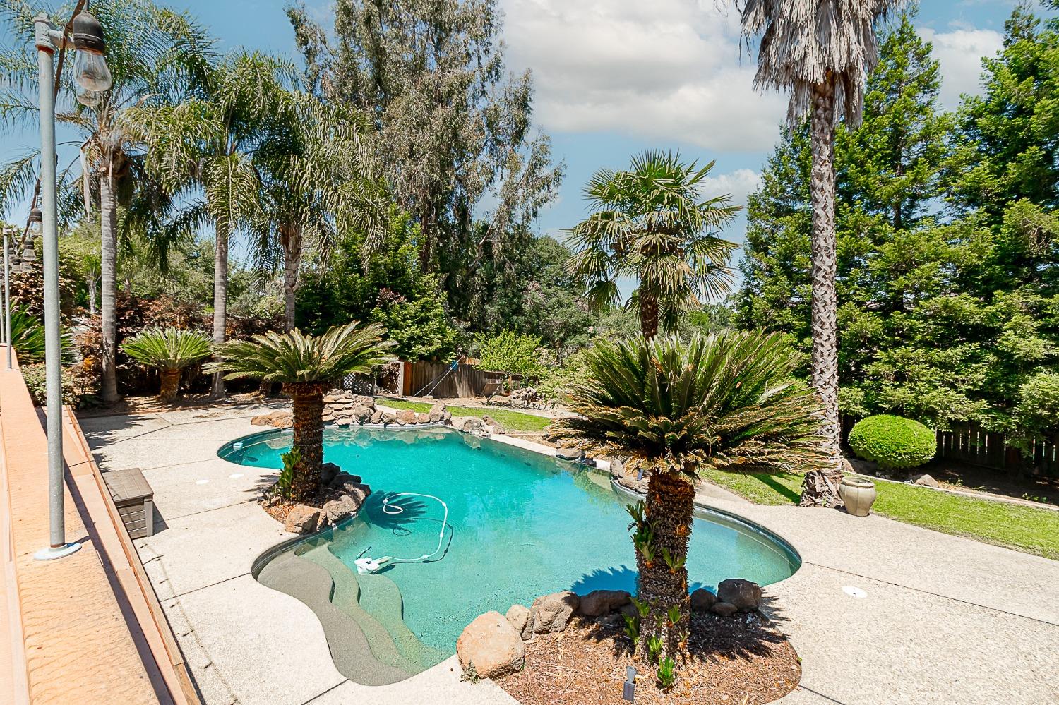 Detail Gallery Image 2 of 33 For 9925 Poppy Hills Dr, Oakdale,  CA 95361 - 4 Beds | 2 Baths