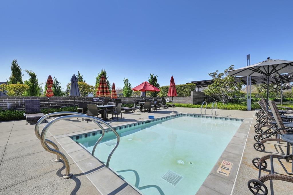 Detail Gallery Image 64 of 89 For 142 Fonseca St, Sacramento,  CA 95816 - 3 Beds | 3/1 Baths
