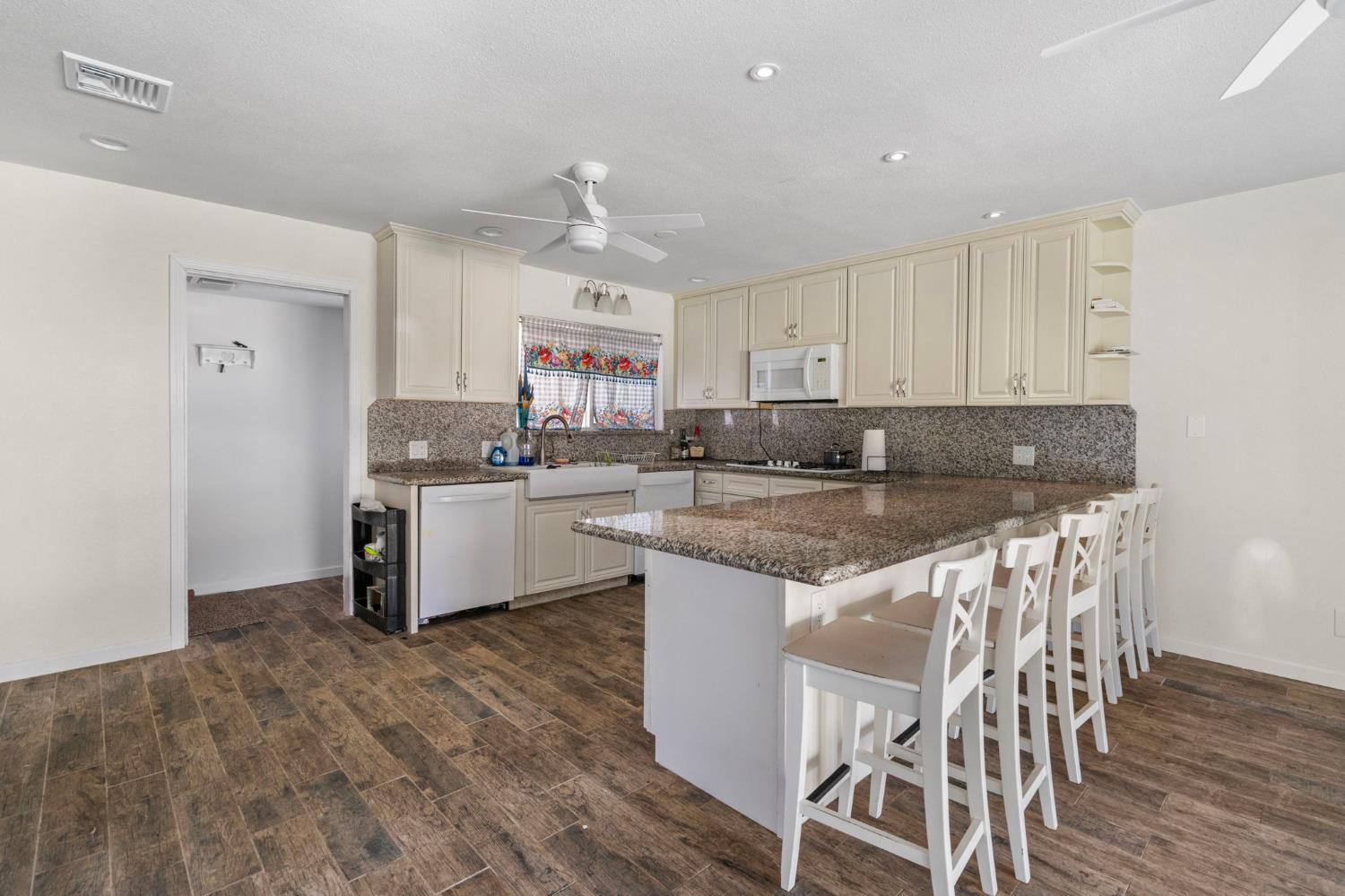 Detail Gallery Image 10 of 27 For 2635 Macgregor Ct, Modesto,  CA 95350 - 3 Beds | 2 Baths