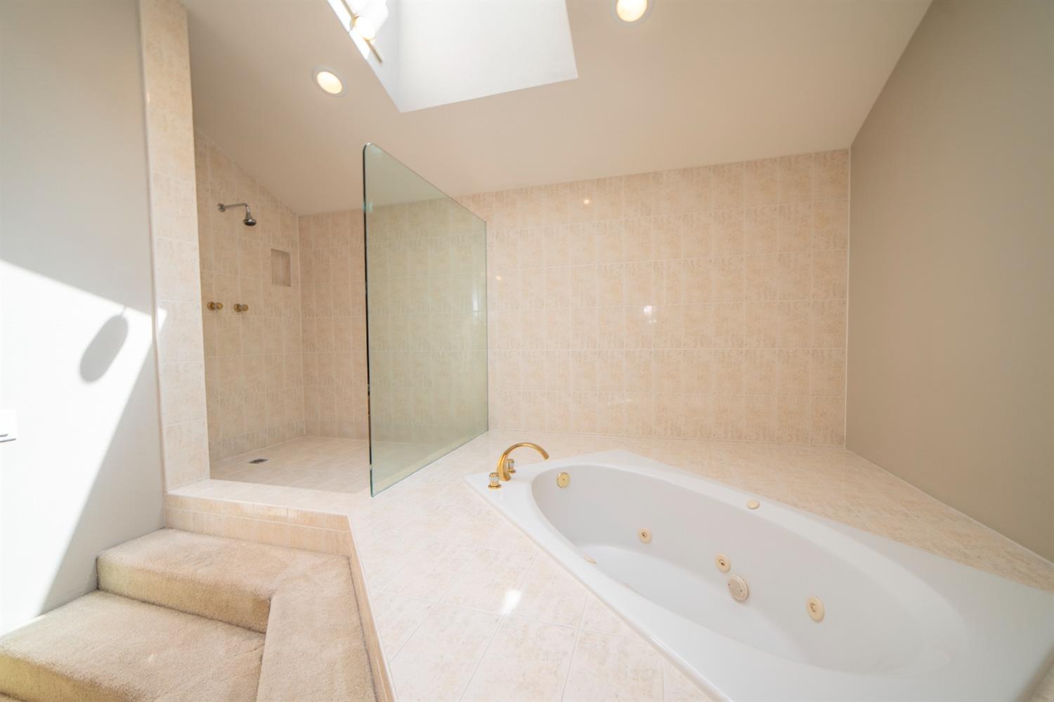 Detail Gallery Image 78 of 94 For 11457 Huntington Village Ln, Gold River,  CA 95670 - 4 Beds | 4/2 Baths