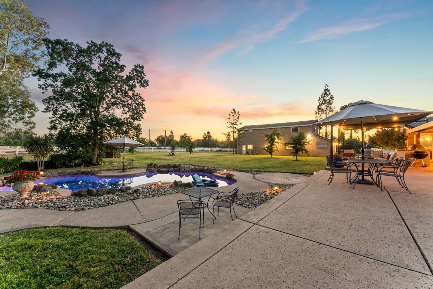 Detail Gallery Image 11 of 99 For 11750 Cresthill Dr, Elk Grove,  CA 95624 - 4 Beds | 2 Baths