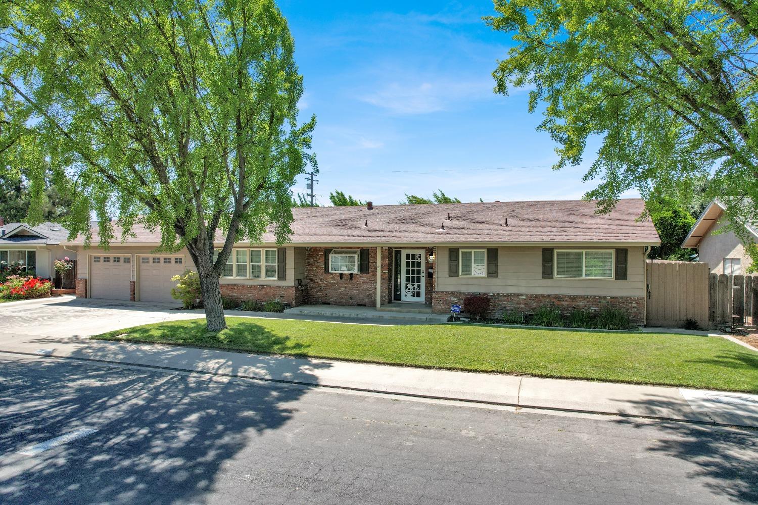 Detail Gallery Image 3 of 44 For 2805 Sheffield Ln, Modesto,  CA 95350 - 3 Beds | 2 Baths