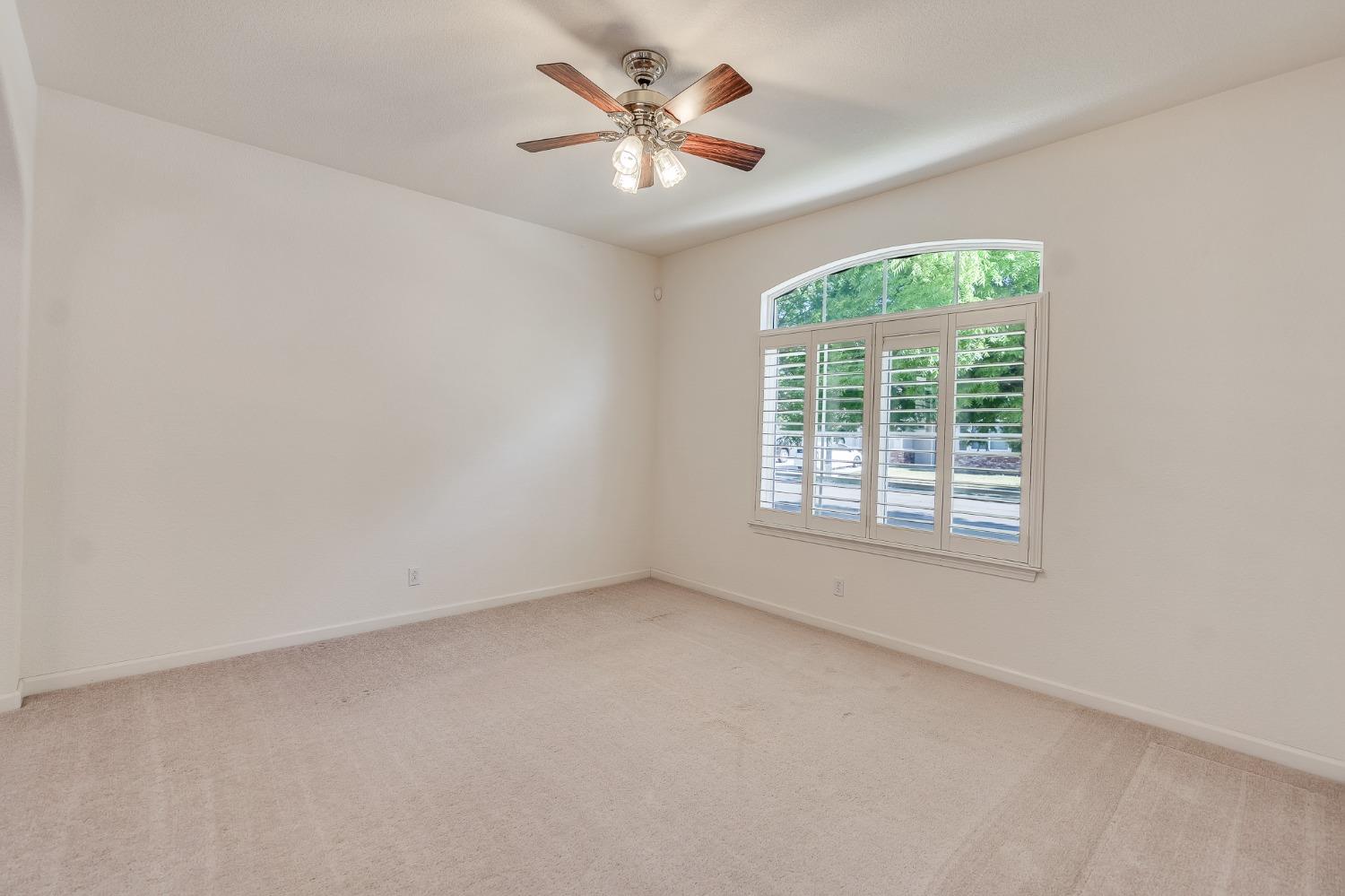 Detail Gallery Image 11 of 77 For 2080 Maximillian Ct, Los Banos,  CA 93635 - 4 Beds | 2/1 Baths