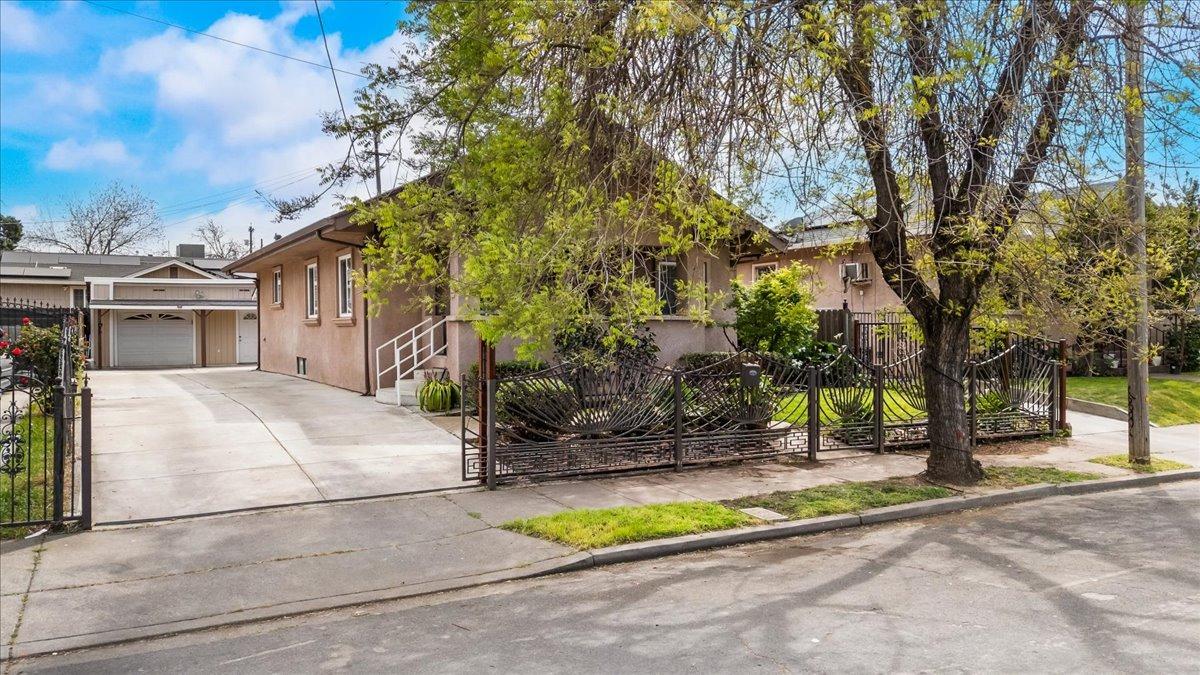 Detail Gallery Image 4 of 35 For 120 W Jackson St, Stockton,  CA 95206 - 3 Beds | 1 Baths