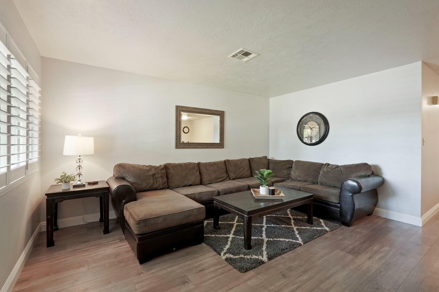 Detail Gallery Image 8 of 43 For 627 Tahoe Dr, Lodi,  CA 95242 - 3 Beds | 2 Baths