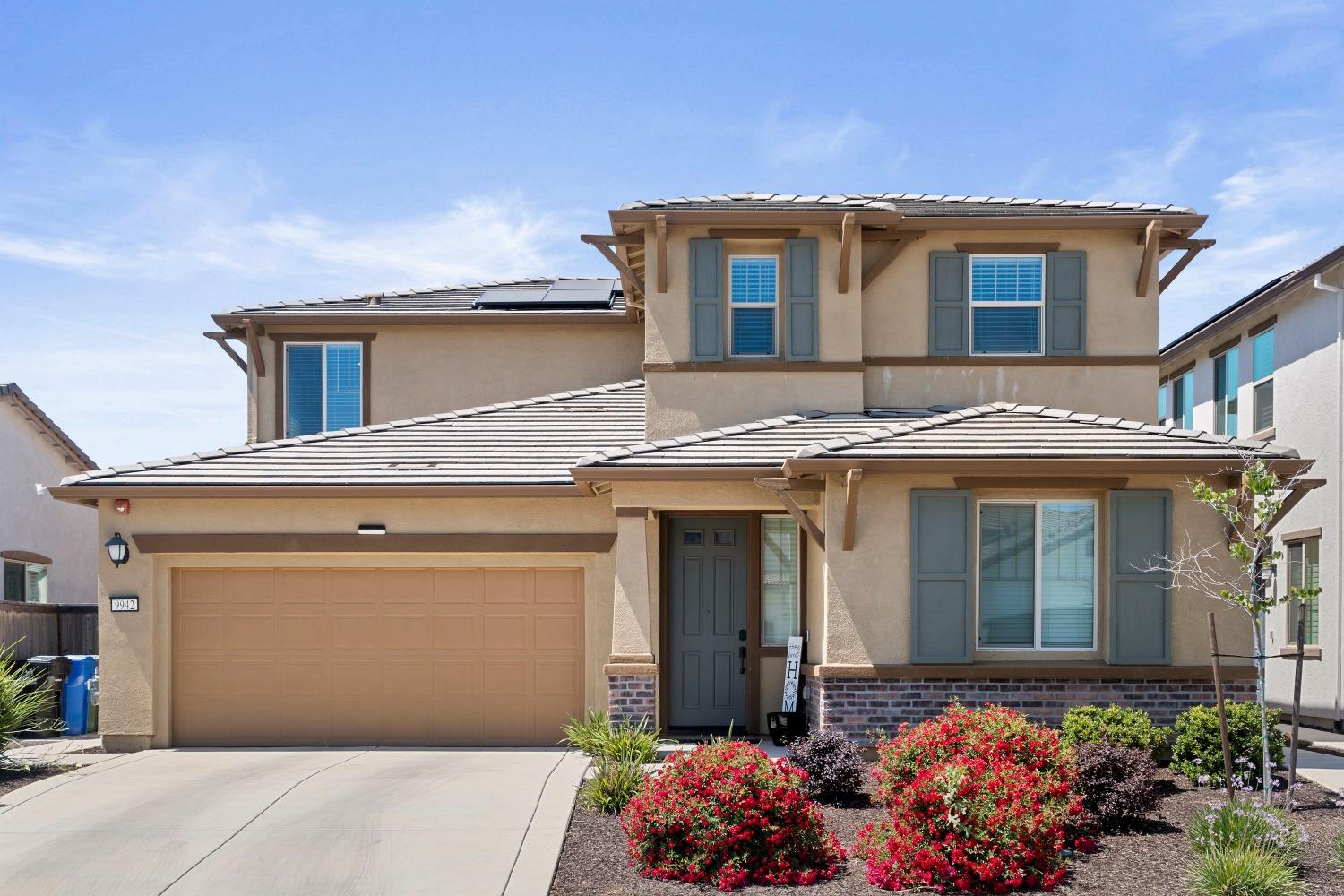 Detail Gallery Image 1 of 48 For 9942 Summerton Cir, Elk Grove,  CA 95624 - 4 Beds | 3/1 Baths