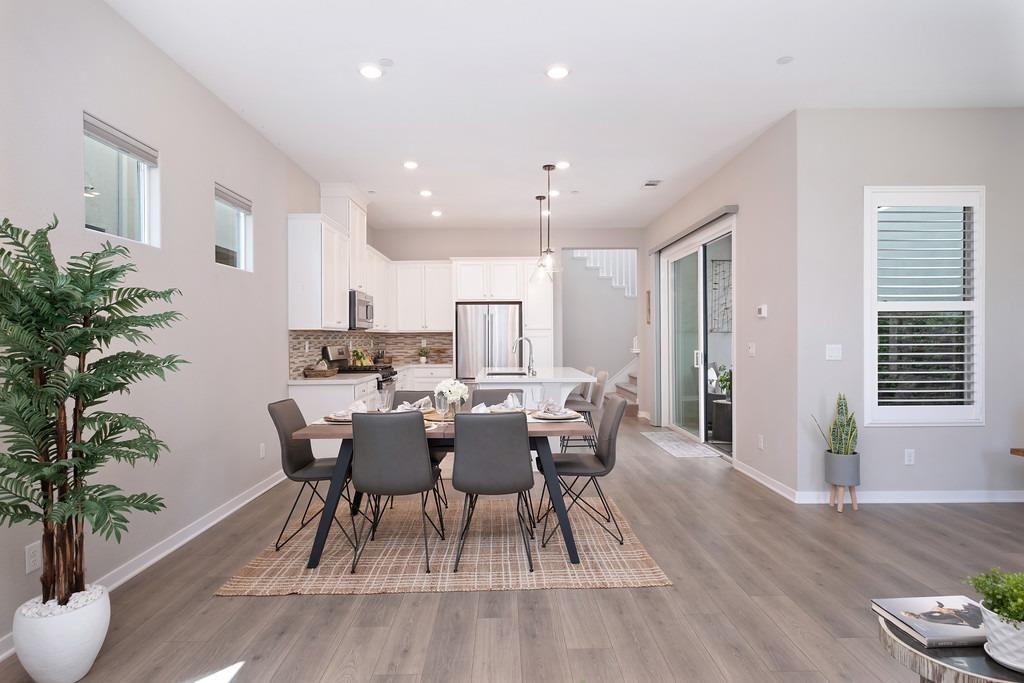 Detail Gallery Image 14 of 89 For 142 Fonseca St, Sacramento,  CA 95816 - 3 Beds | 3/1 Baths
