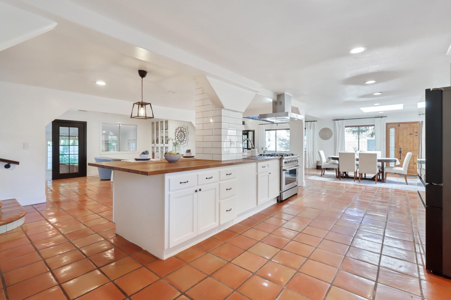 Detail Gallery Image 20 of 98 For 2590 S River Rd, West Sacramento,  CA 95691 - 3 Beds | 2/1 Baths