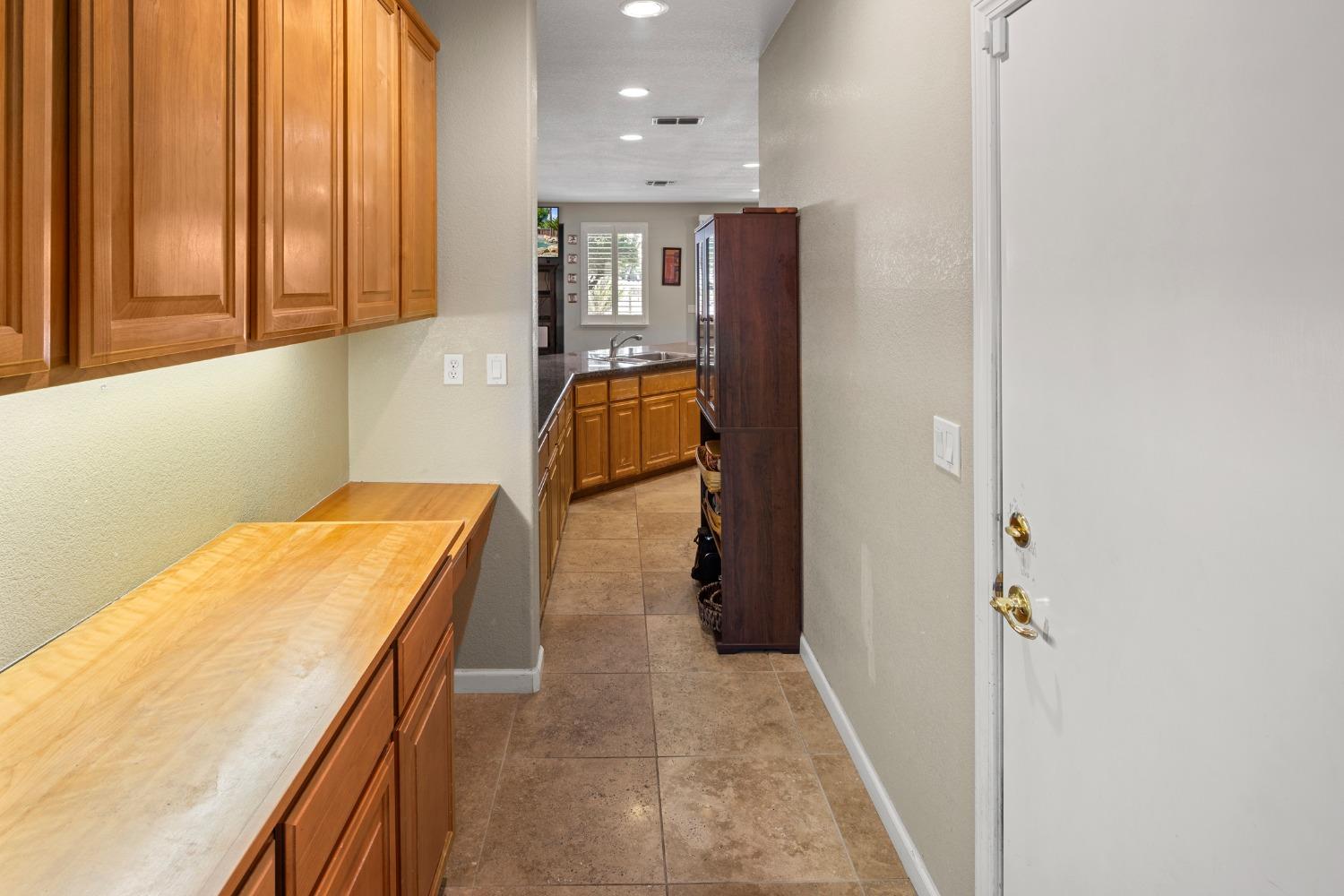 Detail Gallery Image 19 of 47 For 2566 Parkcrest Way, Roseville,  CA 95747 - 3 Beds | 2/1 Baths
