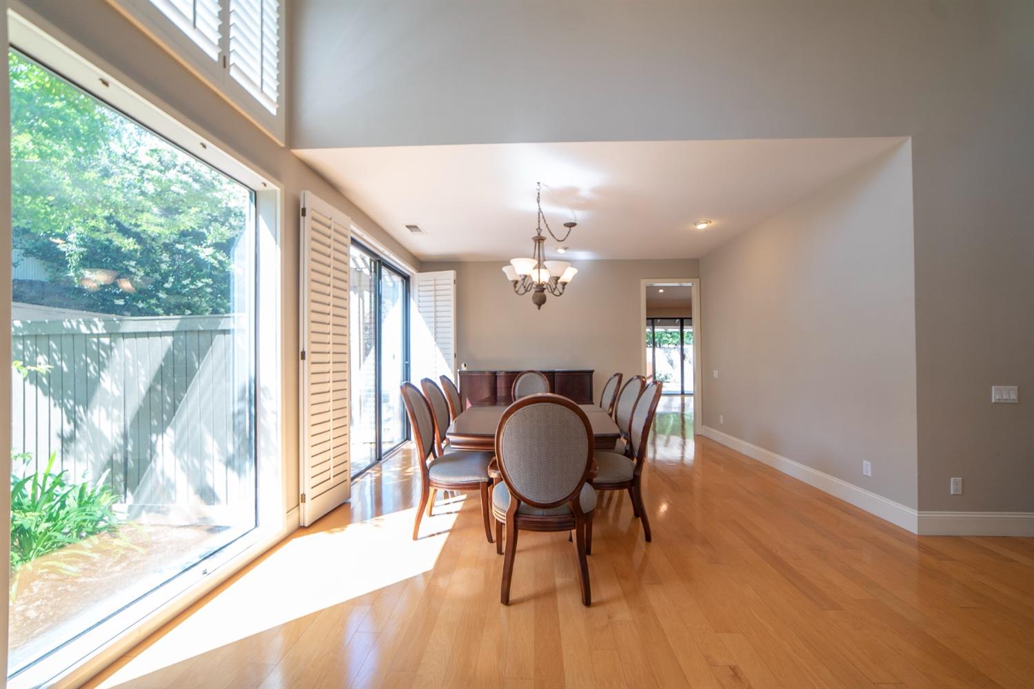 Detail Gallery Image 15 of 94 For 11457 Huntington Village Ln, Gold River,  CA 95670 - 4 Beds | 4/2 Baths