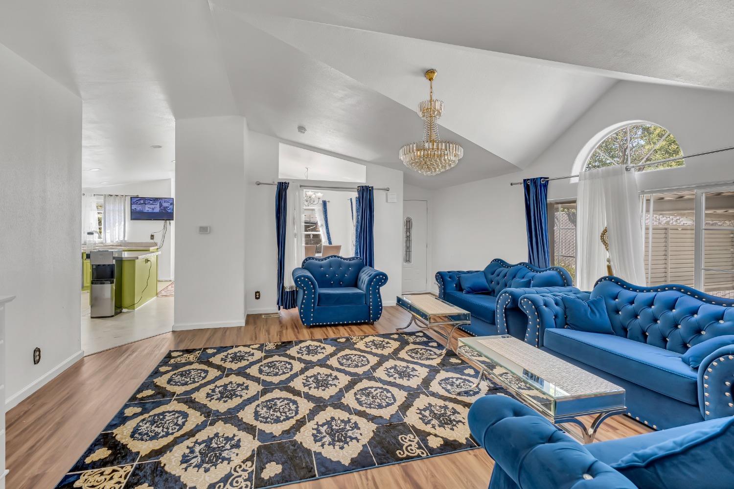 Detail Gallery Image 12 of 36 For 6417 Capital Cir 9, Sacramento,  CA 95828 - 3 Beds | 2 Baths
