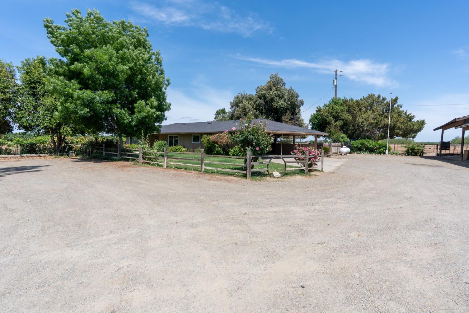 Detail Gallery Image 9 of 61 For 3789 State Highway 33, Gustine,  CA 95322 - 3 Beds | 2/1 Baths