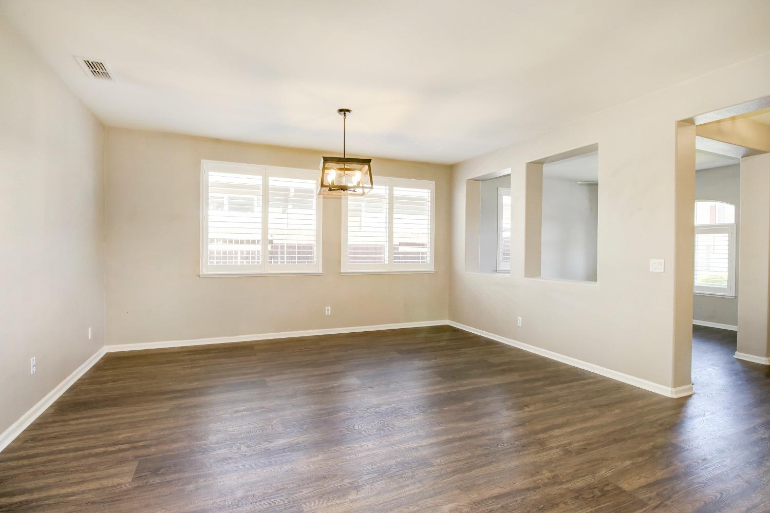 Detail Gallery Image 5 of 47 For 2337 Lockton Dr, Roseville,  CA 95747 - 3 Beds | 2 Baths