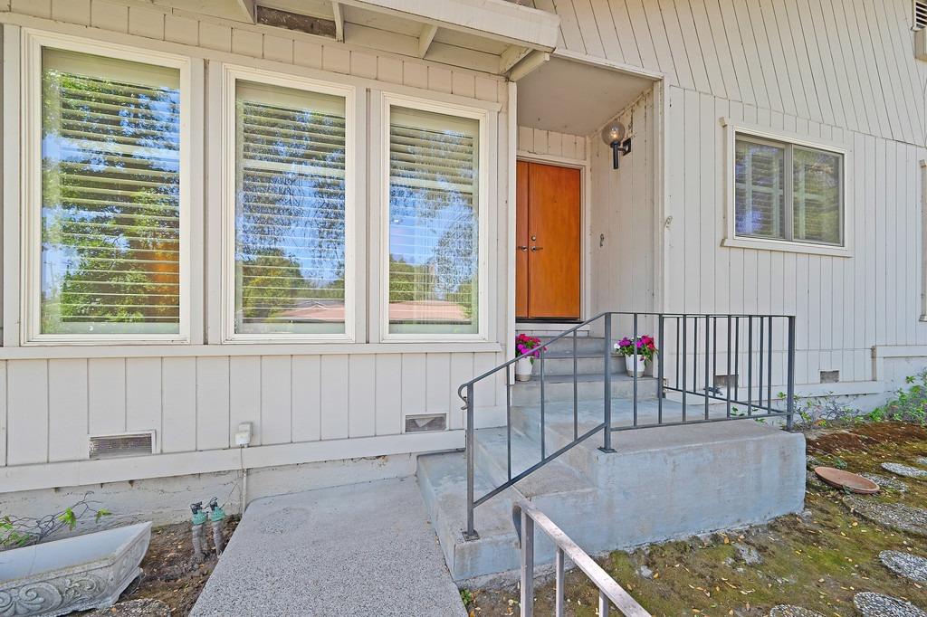 Detail Gallery Image 7 of 65 For 7600 Woodland Ln, Fair Oaks,  CA 95628 - 5 Beds | 3 Baths
